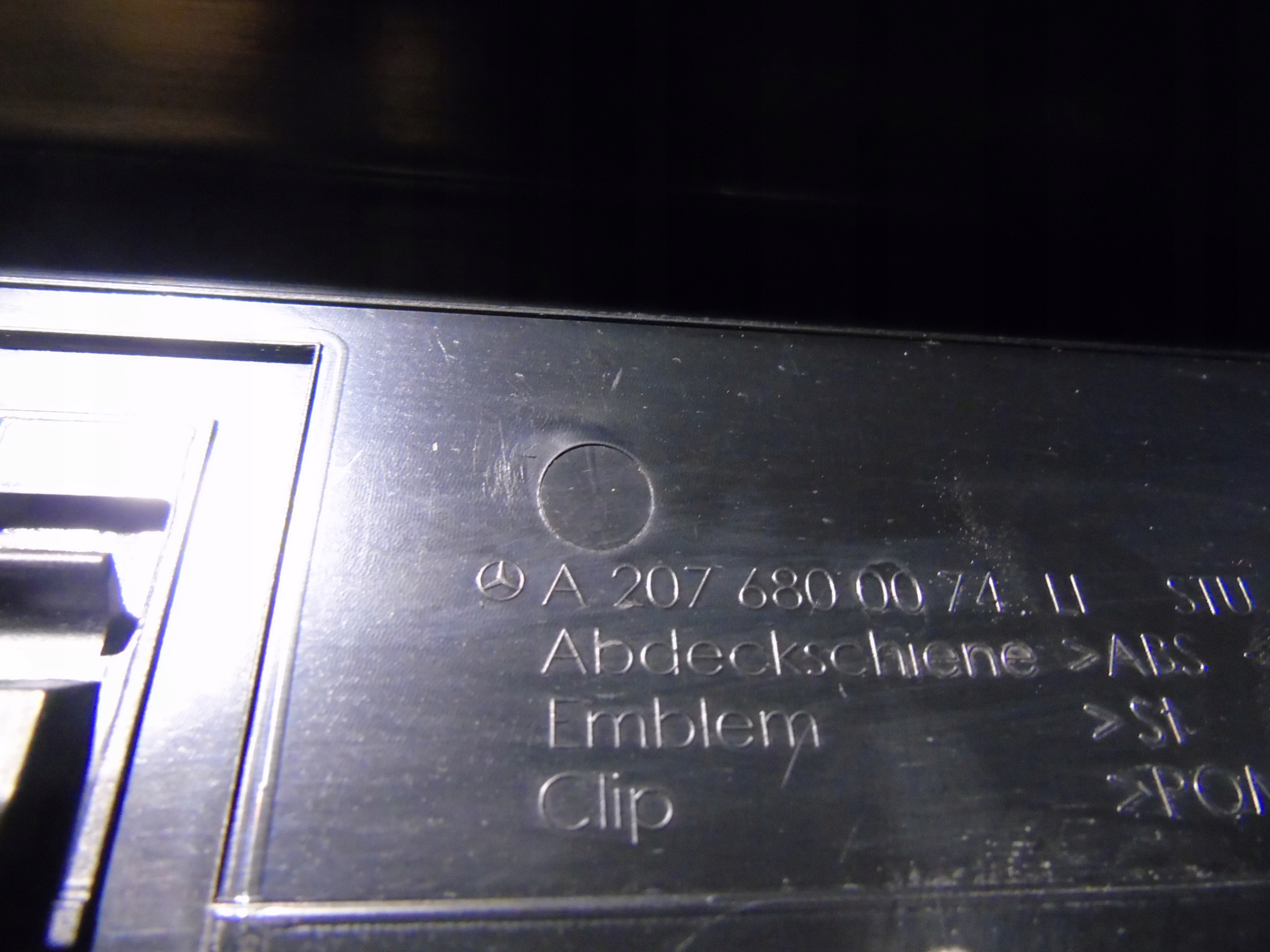 nice moulding cap threshold left MERCEDES W207 1