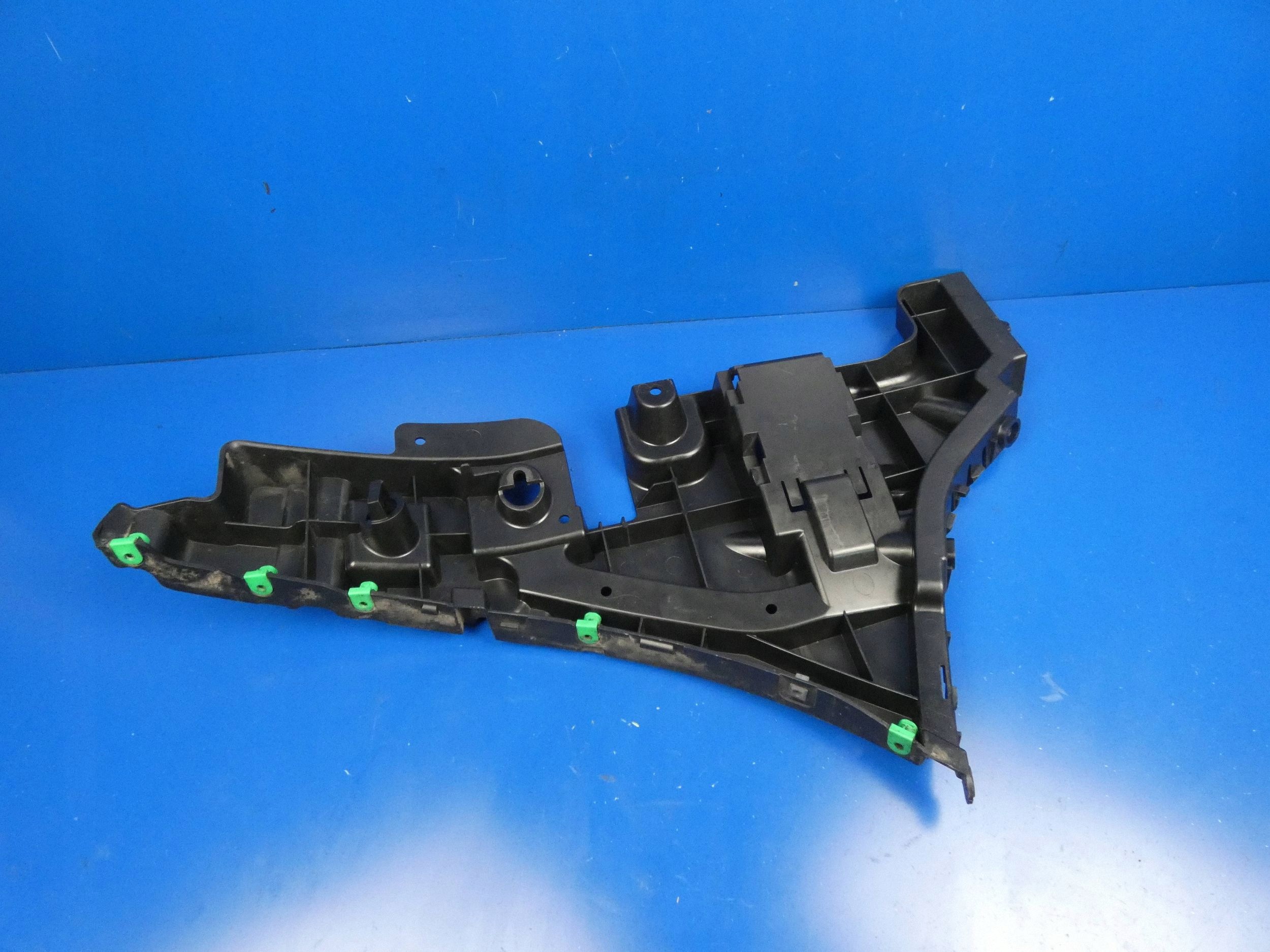 VOLVO XC60 II 17- support holder bracket of a bumper left rear part