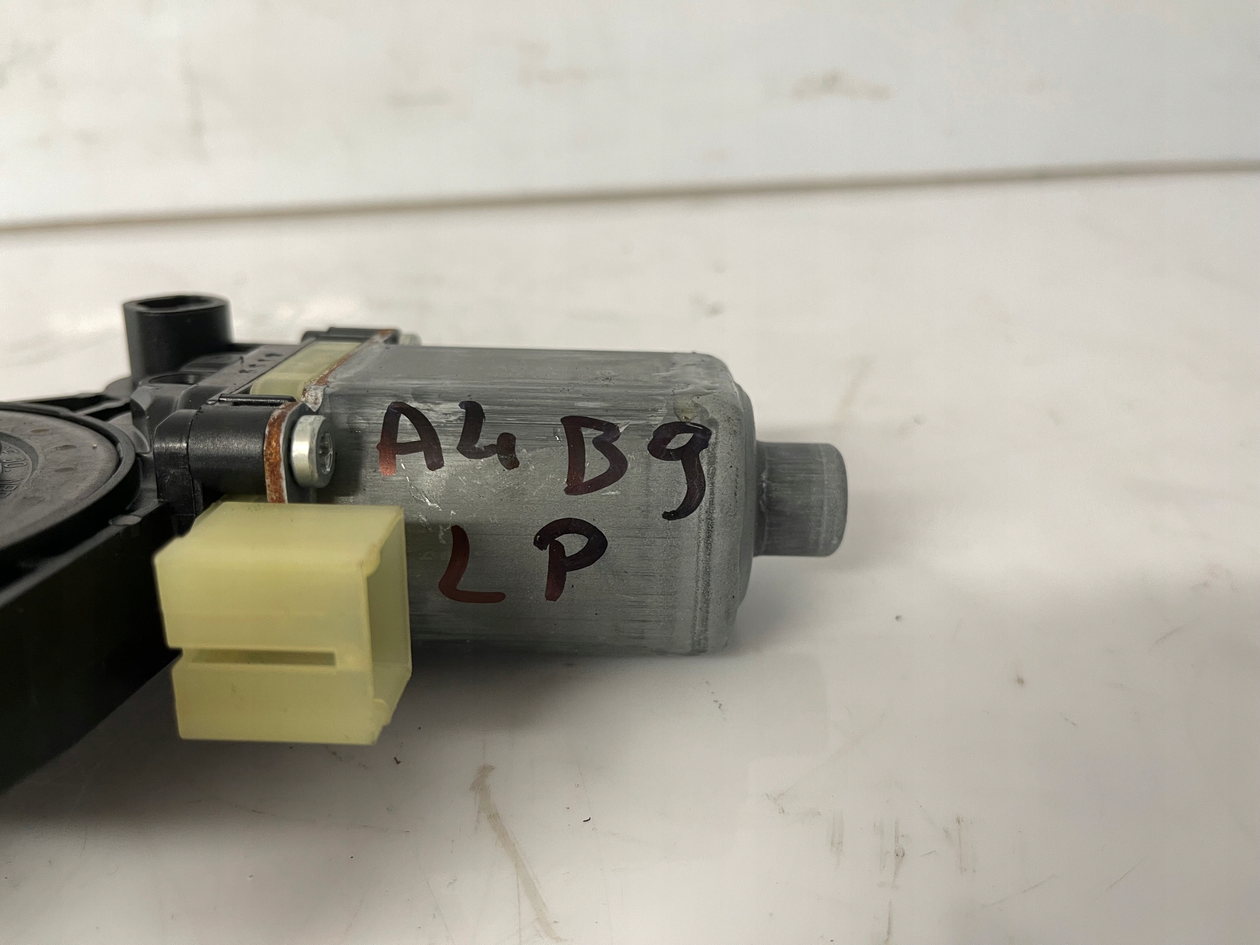 mini motor windows left front AUDI A4 B9