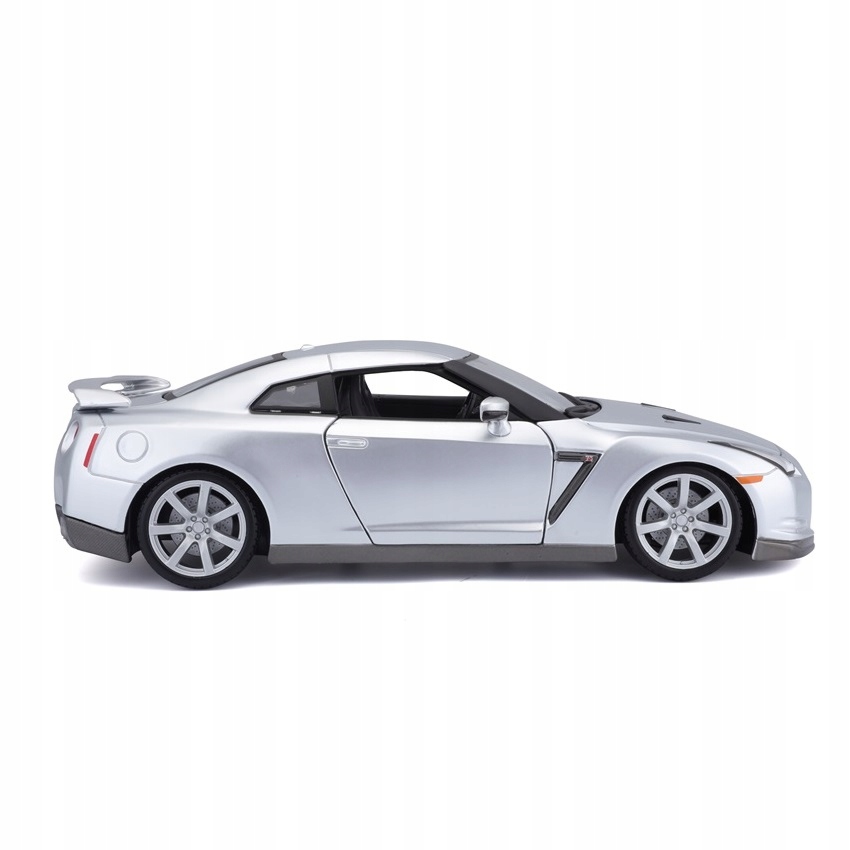Nissan GT-R R35 1:18 model Bburago 18-12079 Marka Bburago