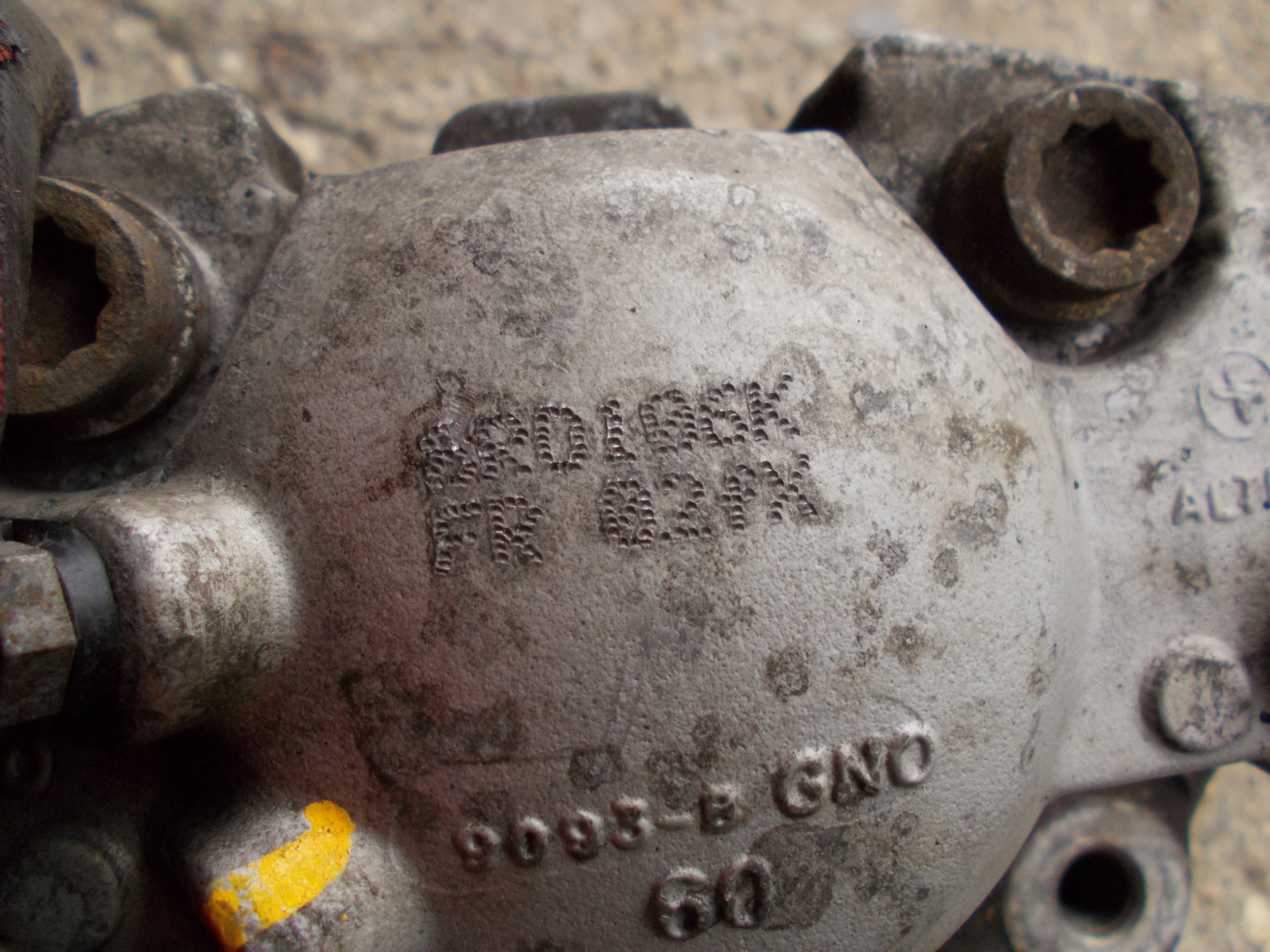 AUDI Q5 2.0 TDI 11R caliper brake right front