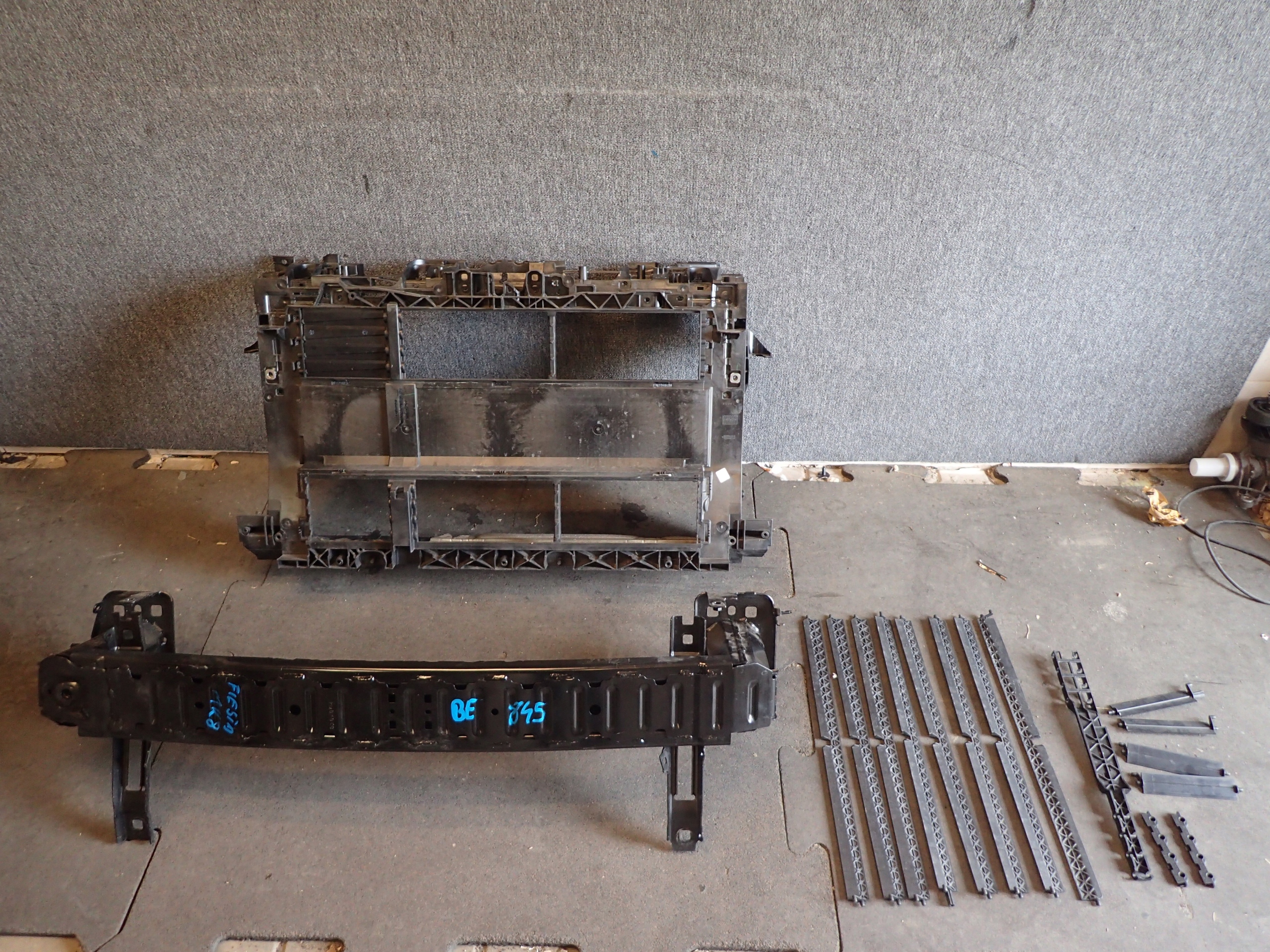 PAS PRZEDNI BELKA ŻALUZJA PRZÓD FORD FIESTA MK8 ST