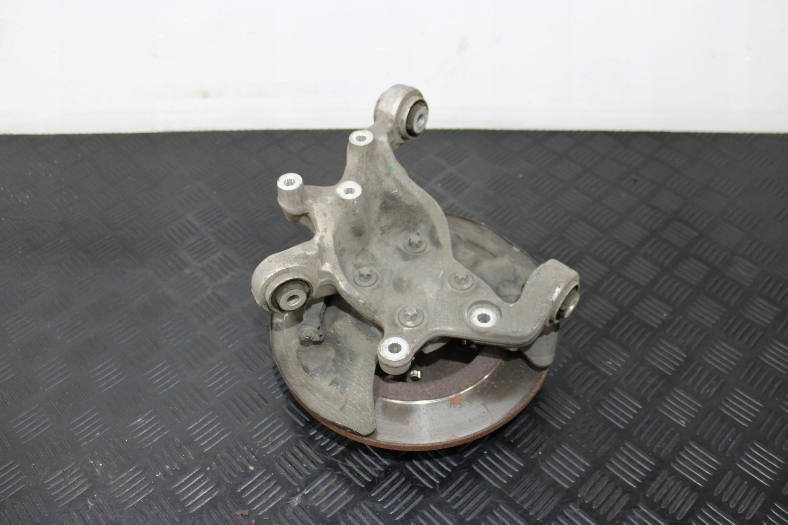 swing left rear part A2460306 CLA W117 LIFT AMG
