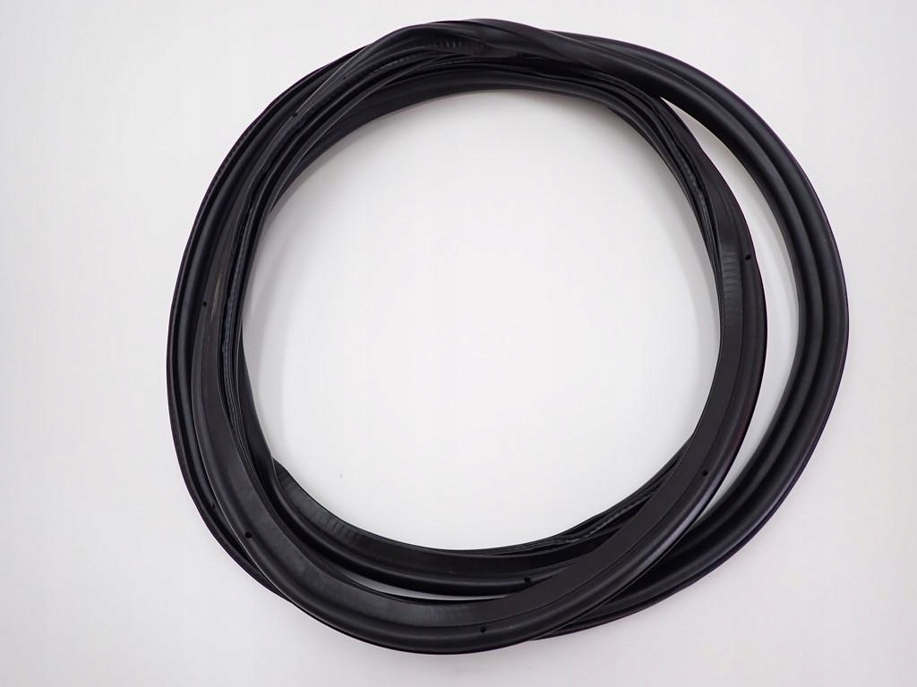 USZCZELKA KLAPY TYŁ BAGAŻNIKA KOMBI SKODA OCTAVIA II 12R Producent części Skoda OE