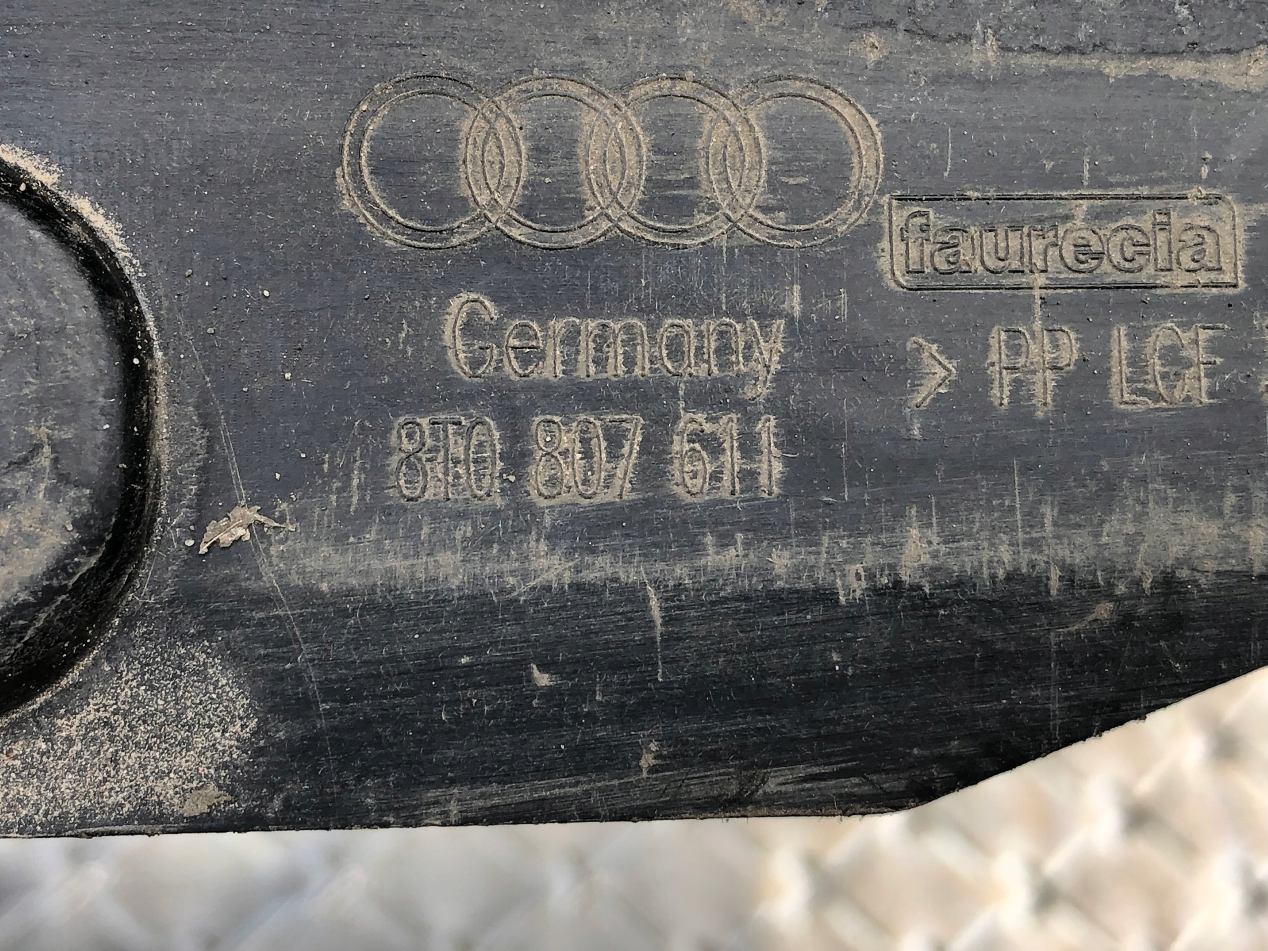cover below bumper AUDI A5 8T0807611