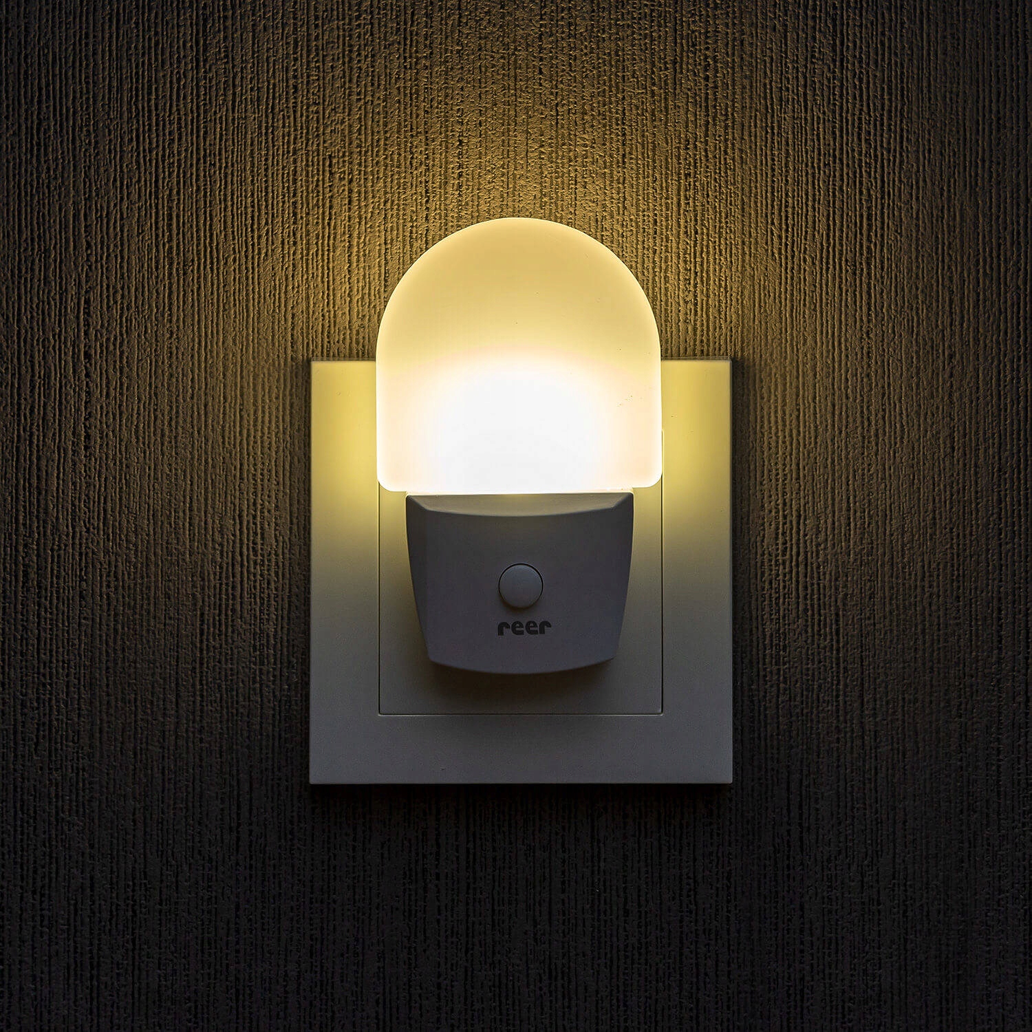 Lampka nocna LED do kontaktu przycisk On/Off REER Zasilanie sieciowe