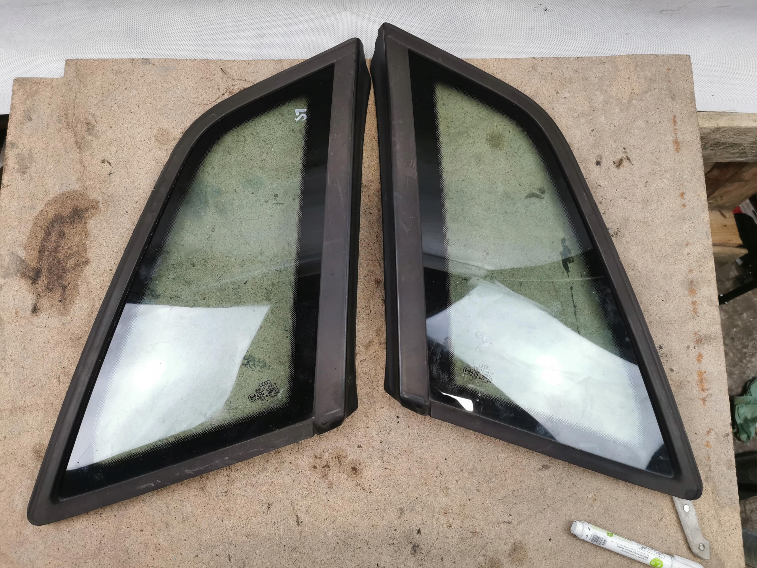 AUDI A3 8L 5D SZYBA TYŁ TYLNA BOCZNA KAROSERYJNA LEWA PRAWA