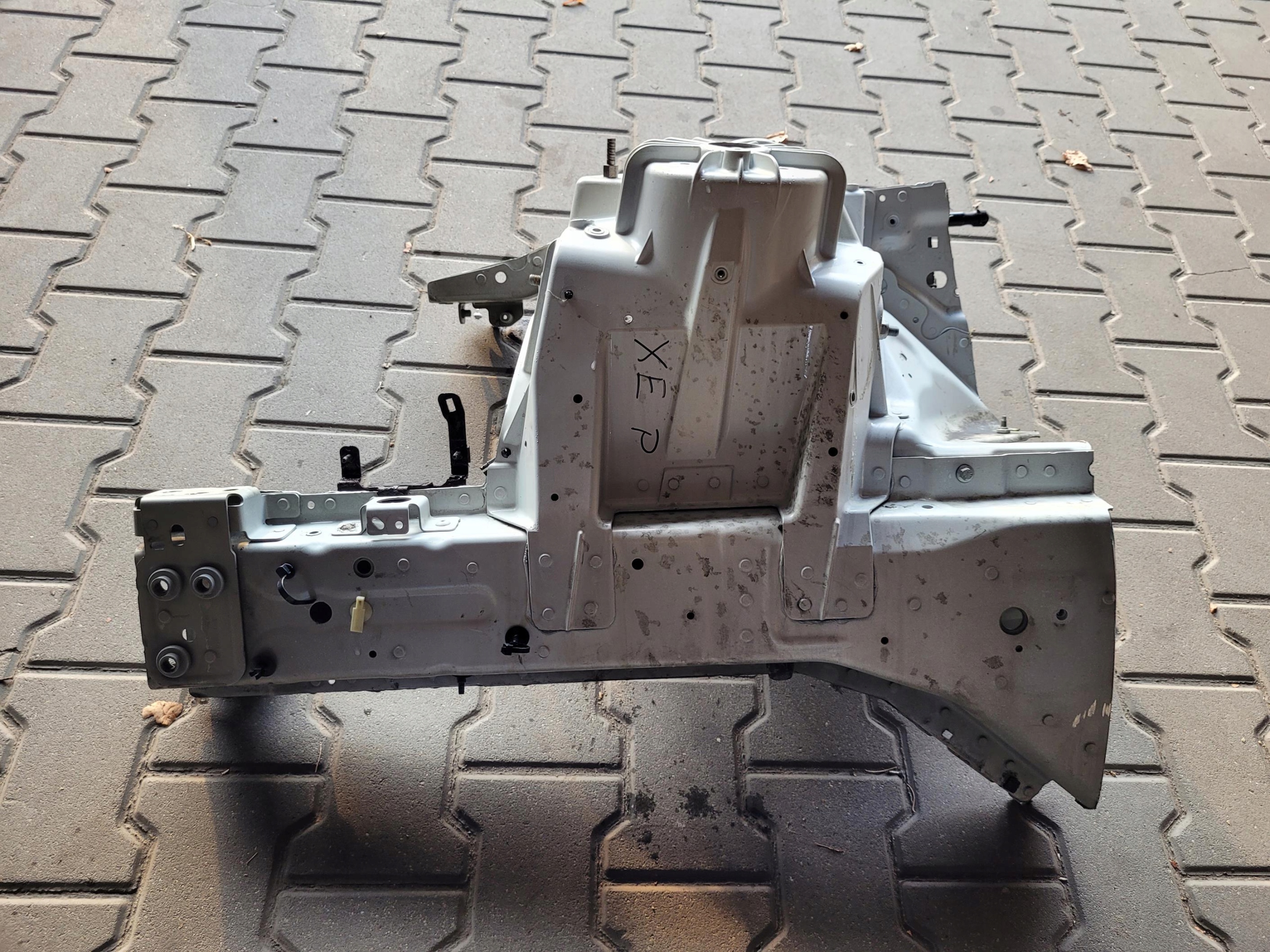 quarter front left right JAGUAR XE X760 NAK GLACIER WHITE
