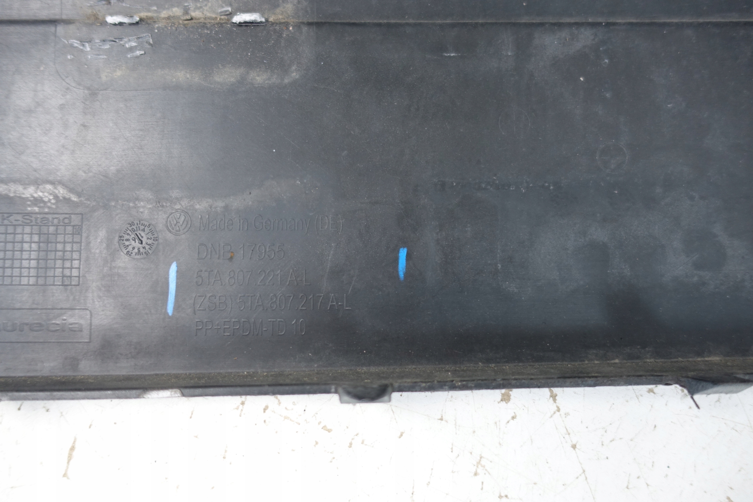 bumper front front VOLKSWAGEN TOURAN II 5TA 15- 5TA807221AL