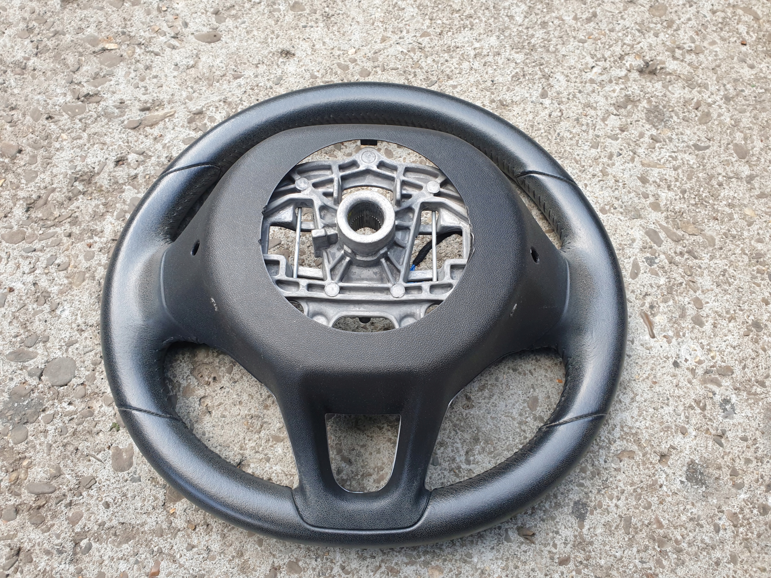 volante MULTIFUNKCJA PEUGEOT 208- e 2014- 98084115ZD