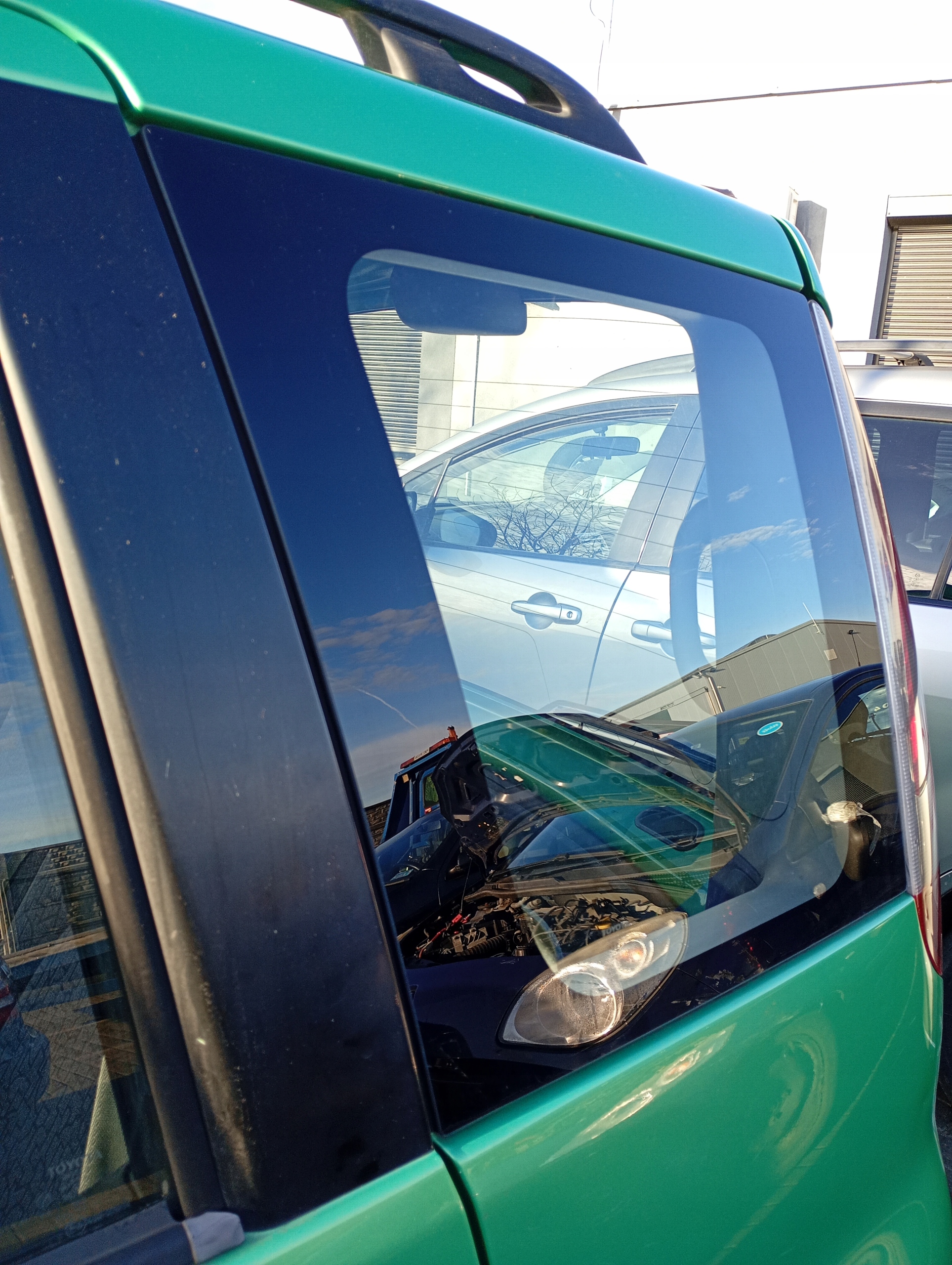 Toyota Yaris Verso and 1 00-05 window side bodywork right left
