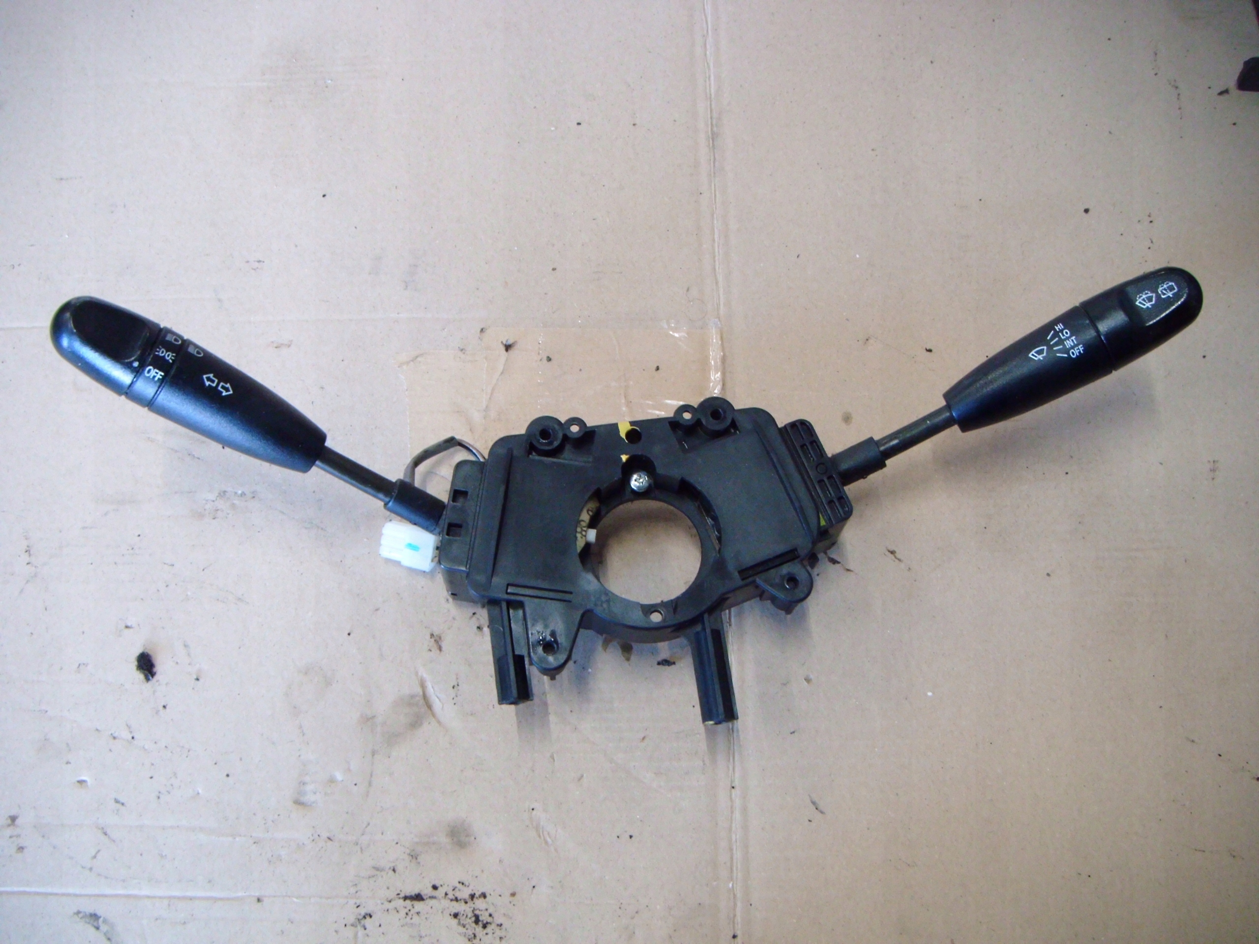 KALOS AVEO 04-07 1.2 8V PRZEŁĄCZNIK POD KIEROWNIĘ