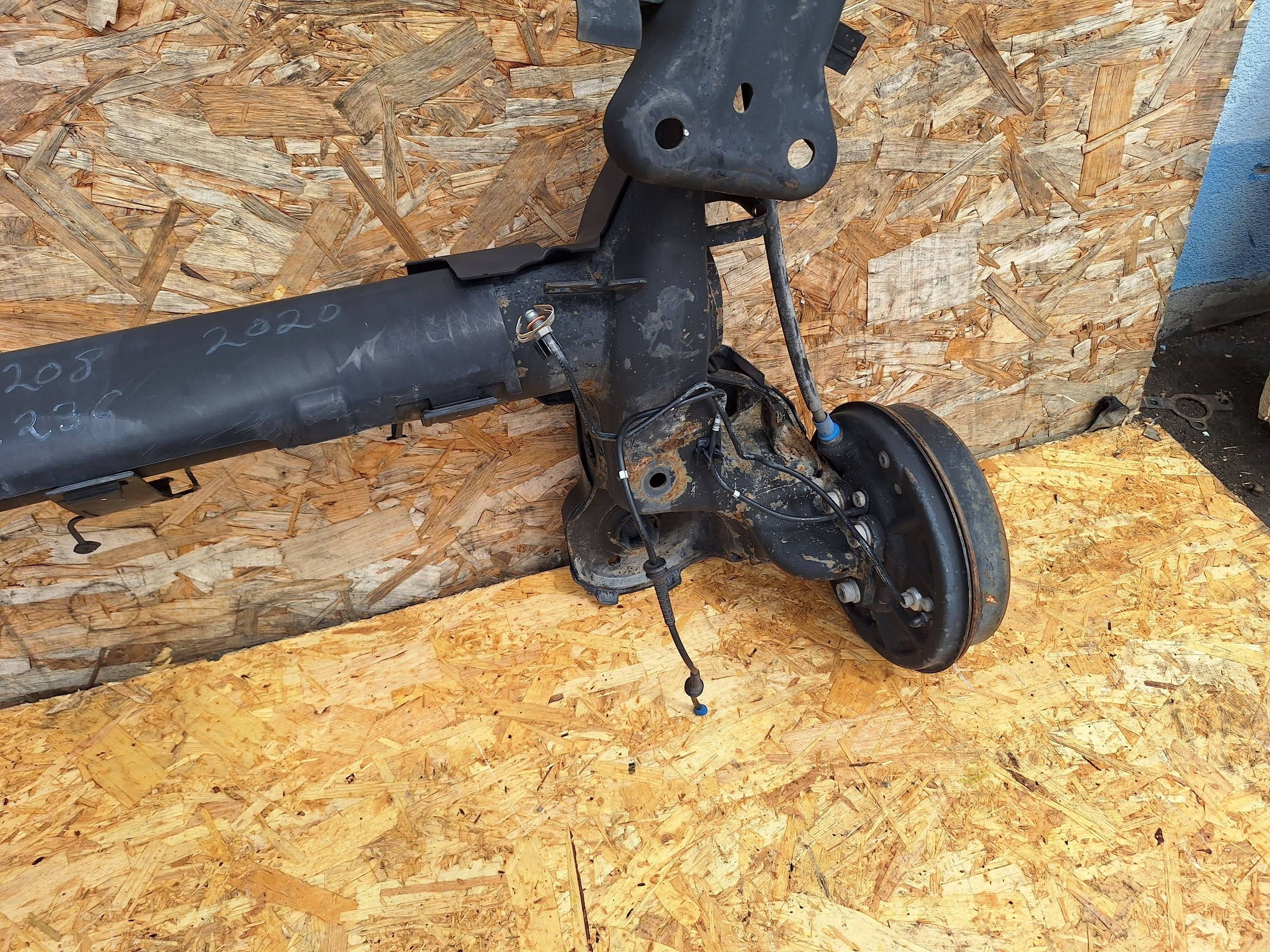 OŚ TYŁ BĘBNY PEUGEOT 208 II 19- Typ samochodu Samochody osobowe