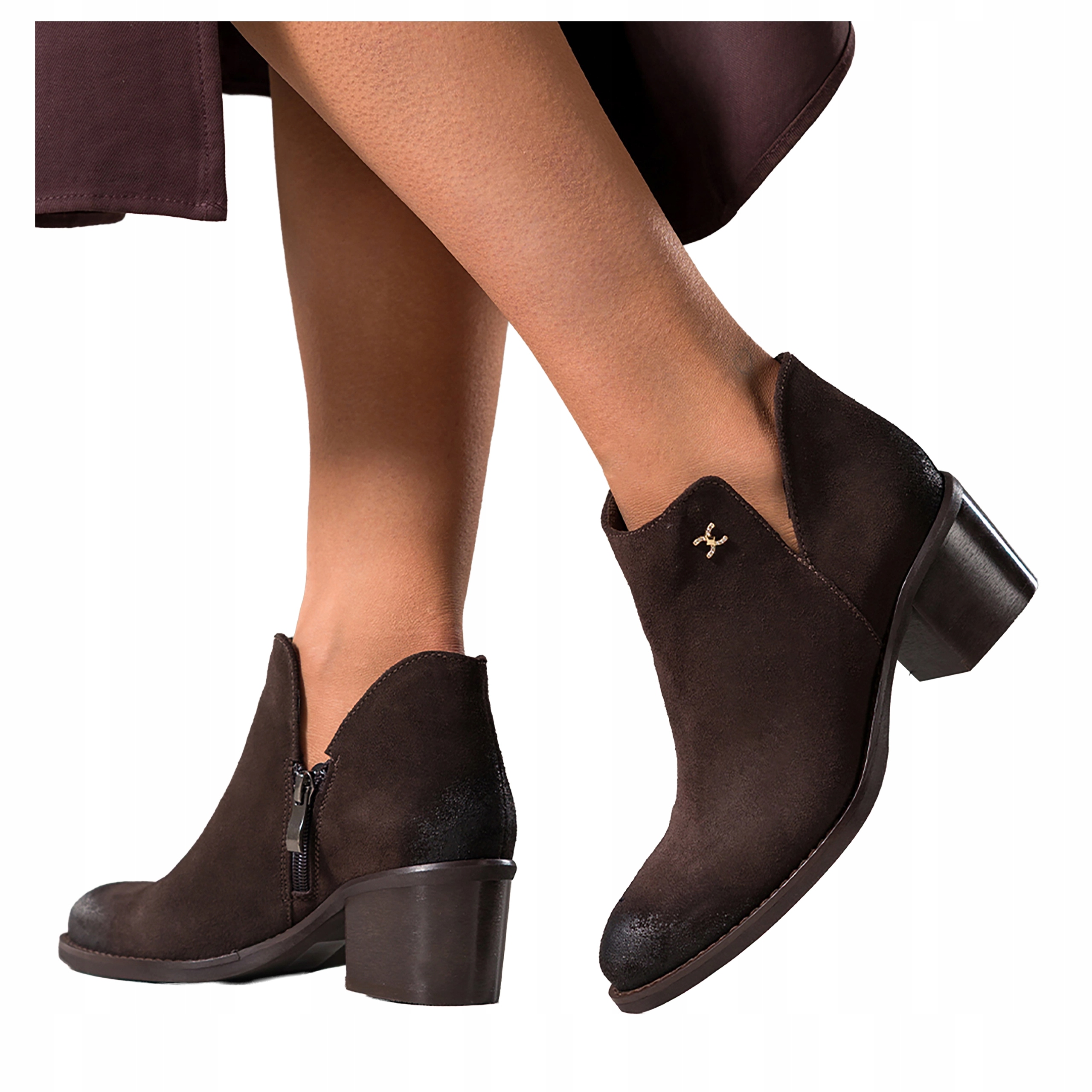 Kotníkové Boty Čokoládové Dámské Kožené Na Kostce S Výřezy a Ozdobou, velikost 38