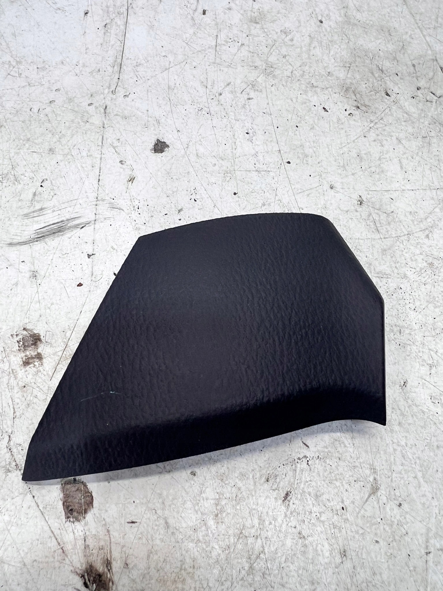 cover of the dashboard AUDI A6 C8 4K1858341