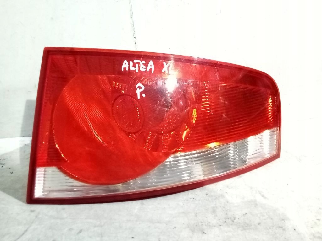 Seat Altea XL light right rear part rear 5P8945096A