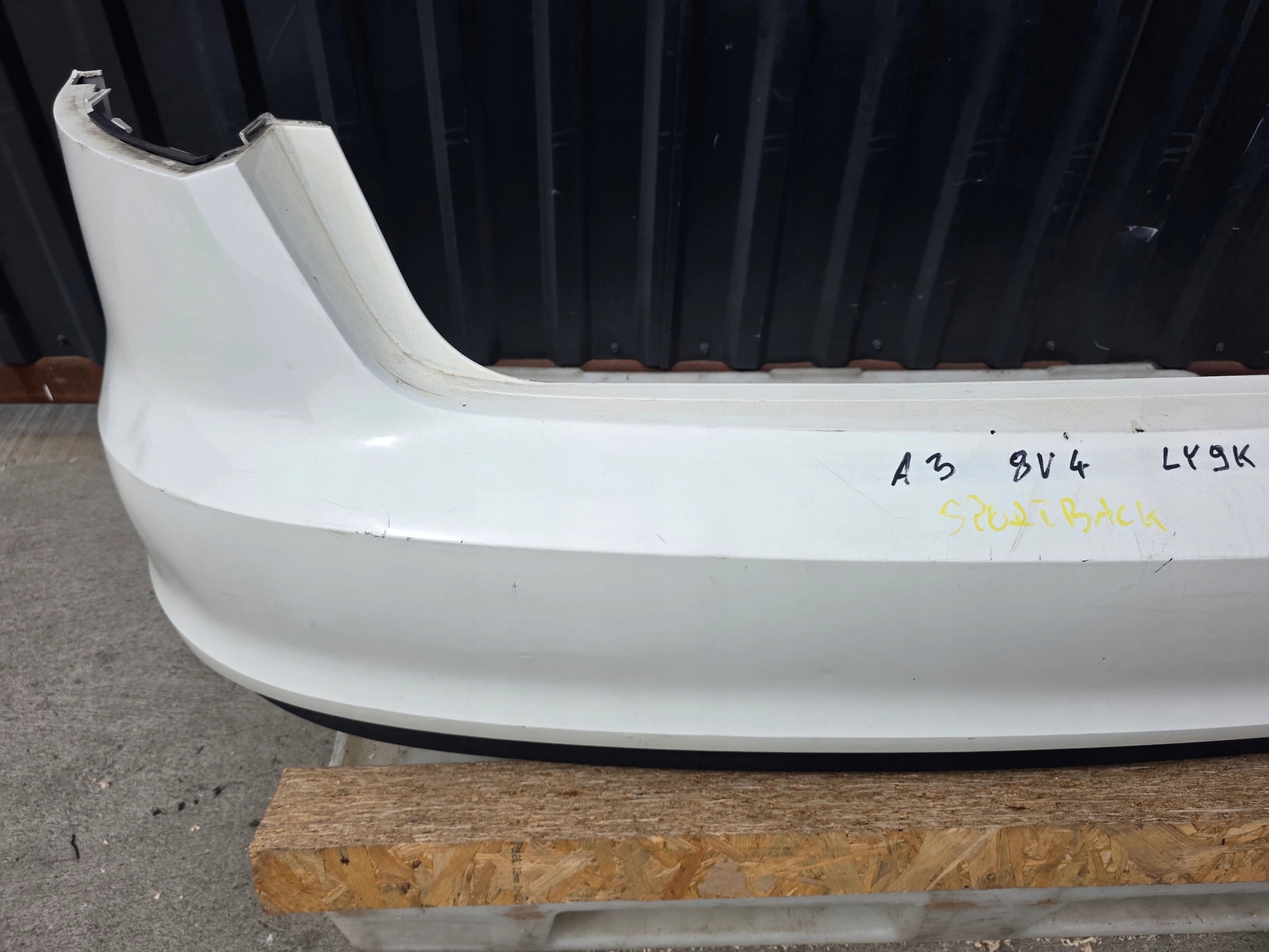 bumper rear part AUDI A3 8V SPORTBACK 5 door LY9K complete !!!