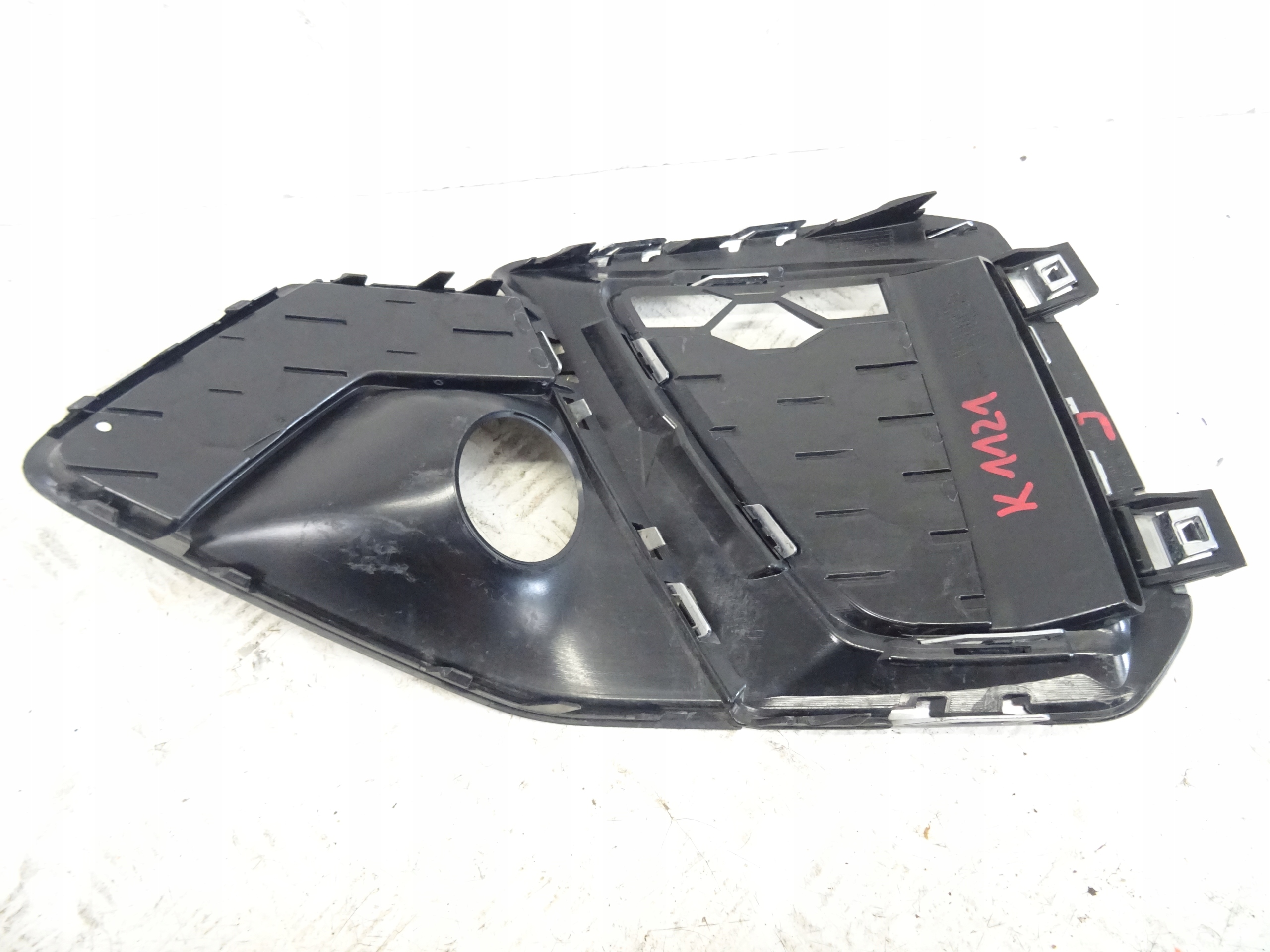 grid of a bumper front front right AUDI A4 B9 S-LINE LIFT 8W0807682AM