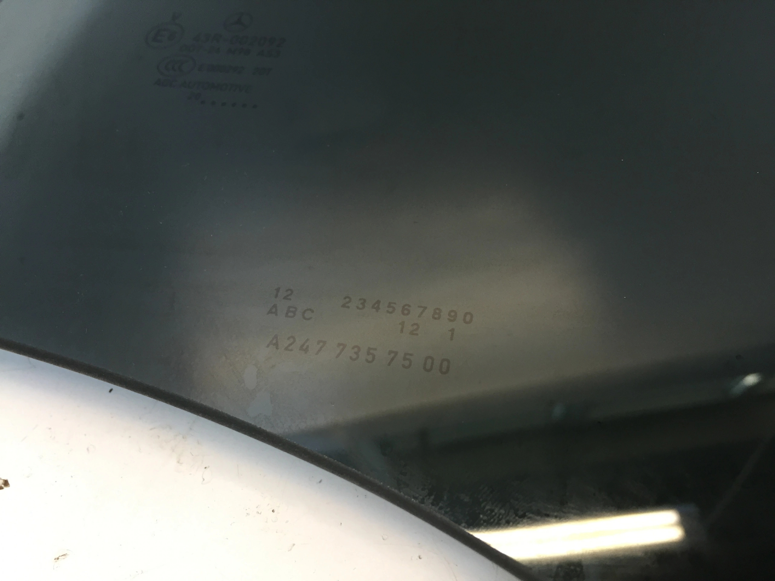 MERCEDES GLA II H247 2020 SZYBA DRZWI LEWY TYL Installation side Left rear