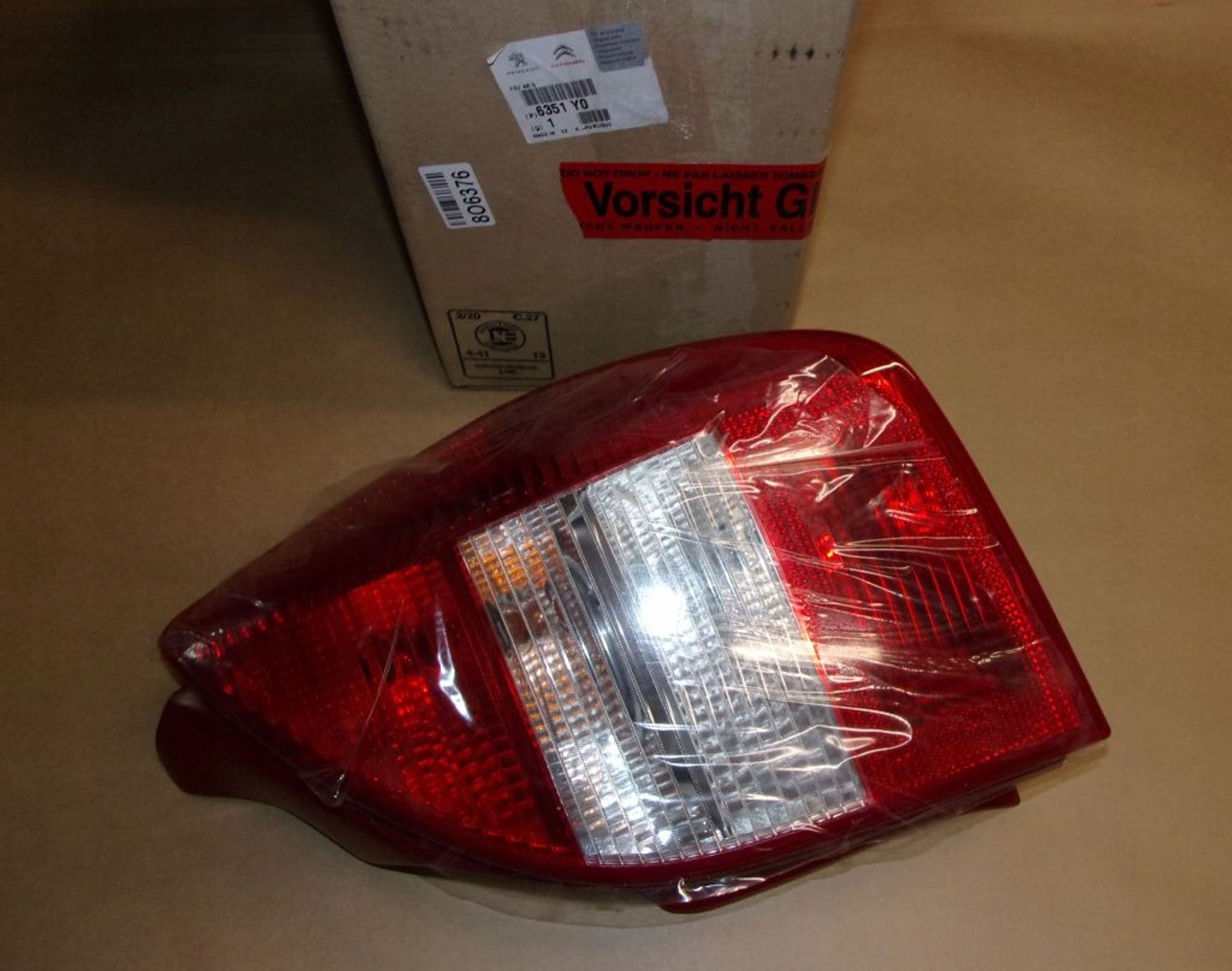 LAMPA TYLNA C C2 PRAWA Producent części PSA