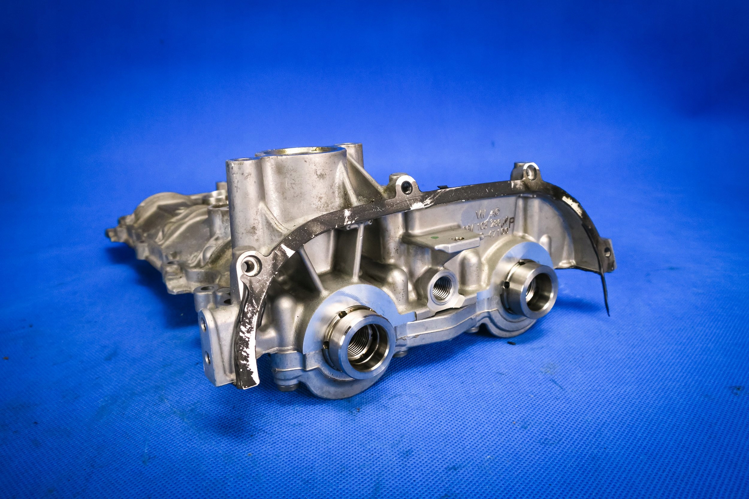 kryt ventilů vačky Audi S4 S5 8W 06M103470D