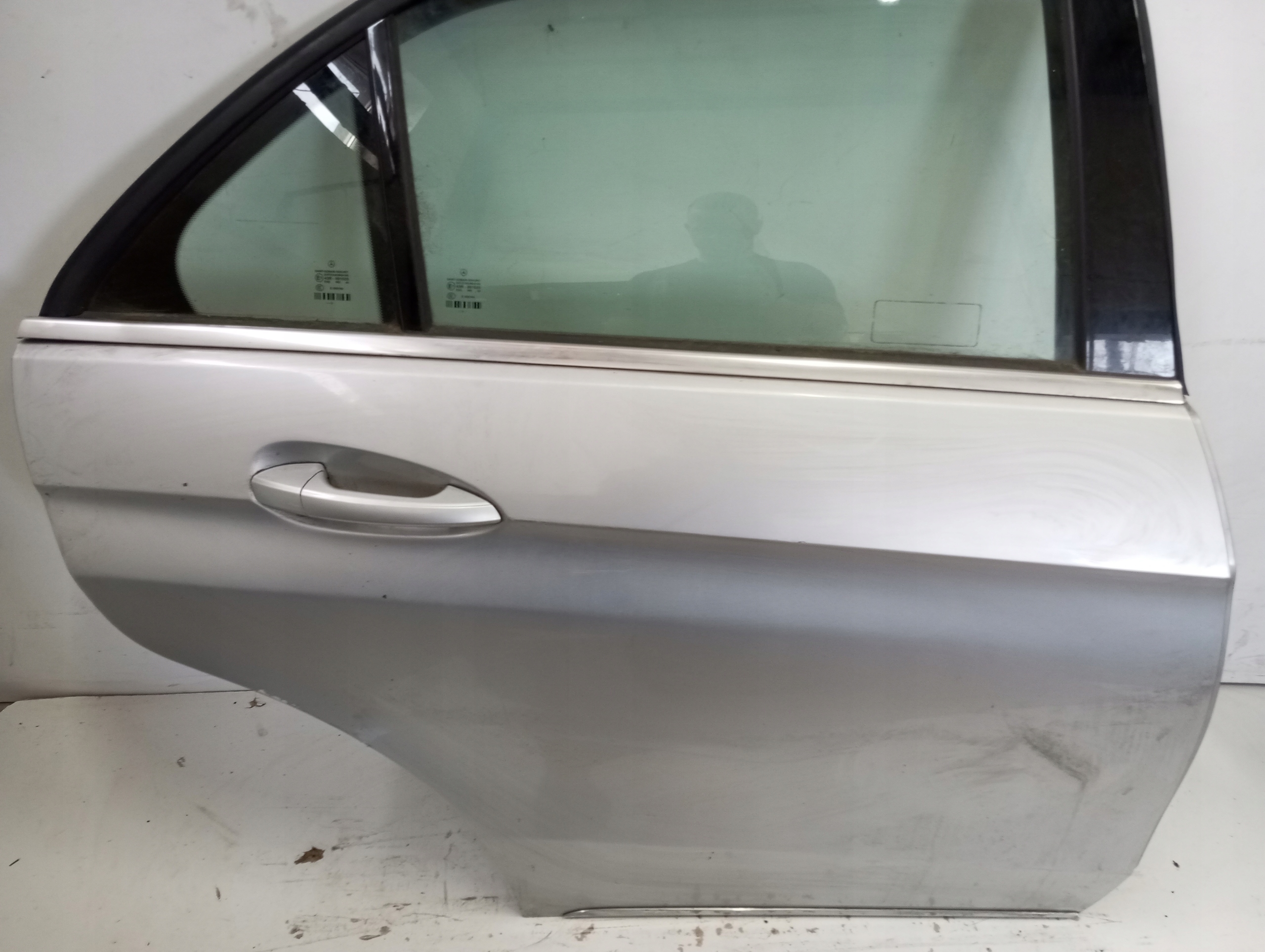door right rear. MERCEDES E KLASA 212 sedan