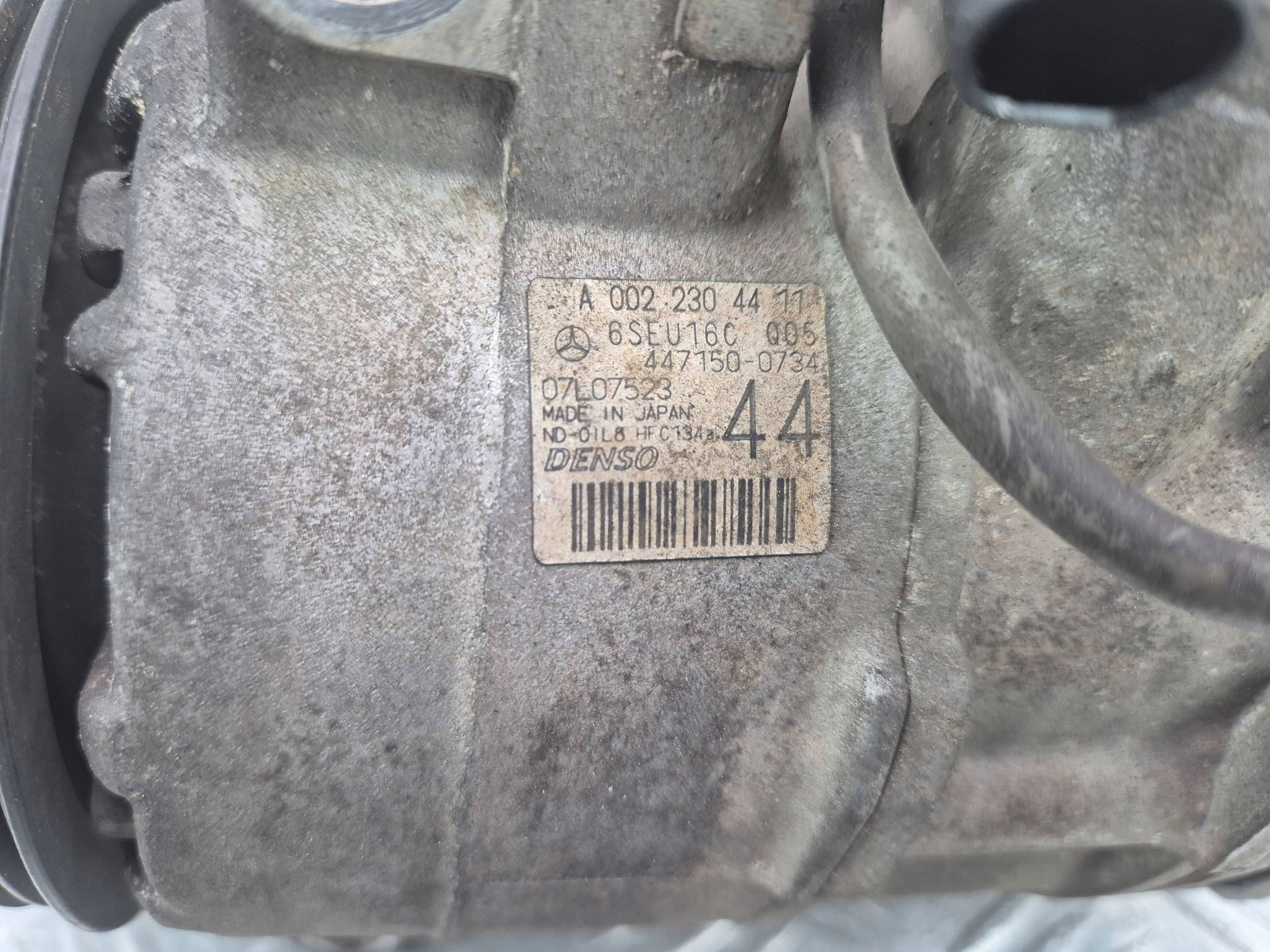 Mercedes E250 CGI W212 kompresor klimatizaci A0022304411