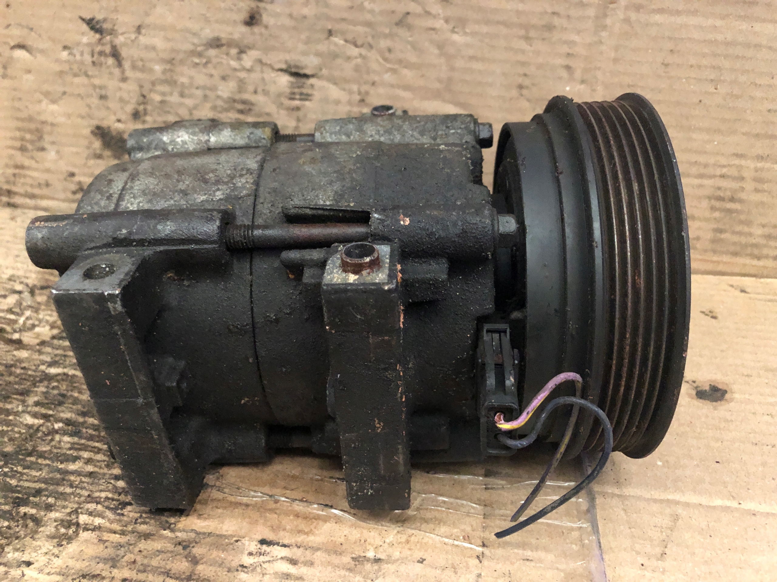 компрессор кондиционера mazda 121, FORD Fiesta MK4