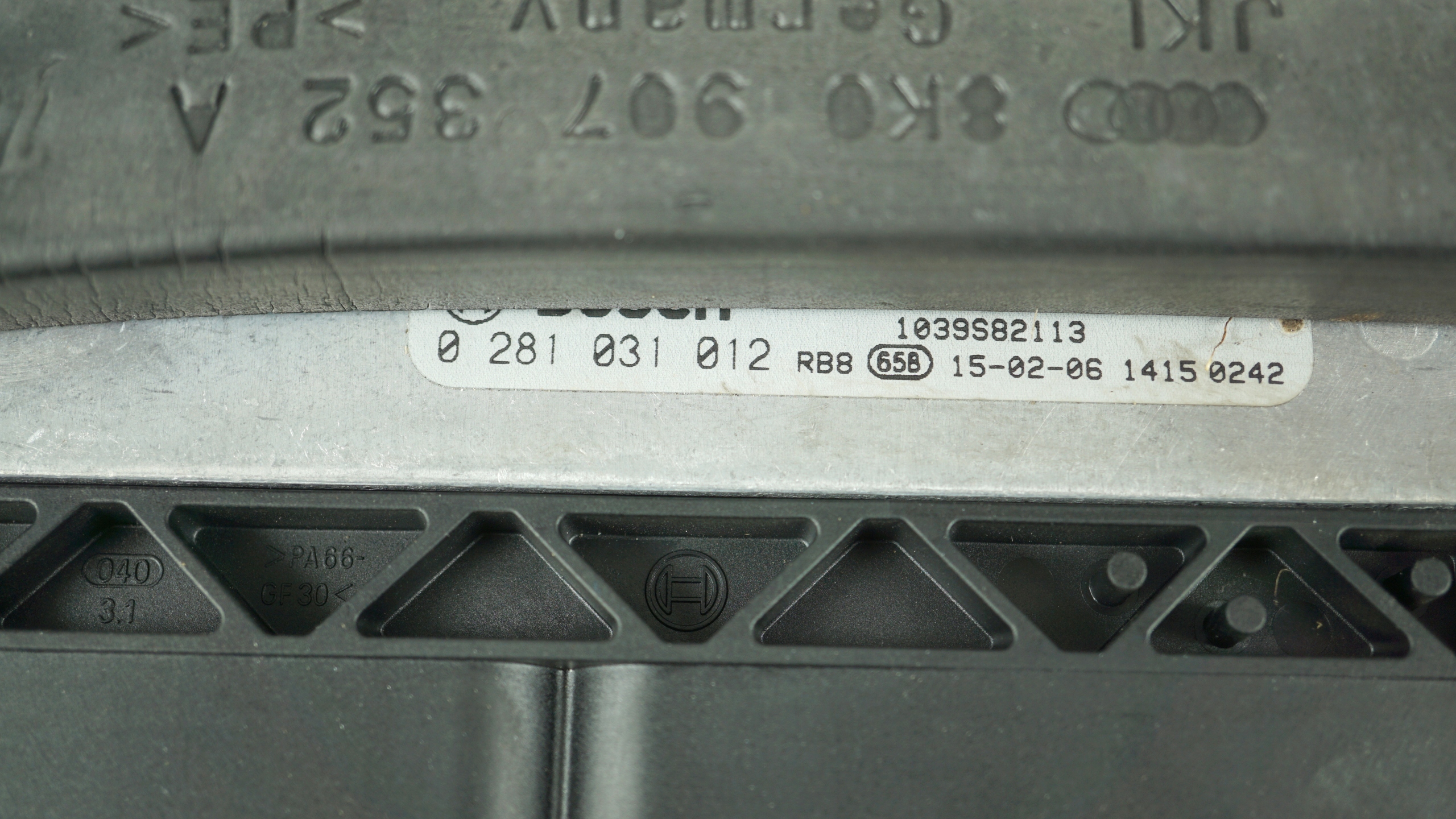 computer control unit of the engine AUDI A4 B8 A5 2.0 TDI 04L906021CB 0281031012