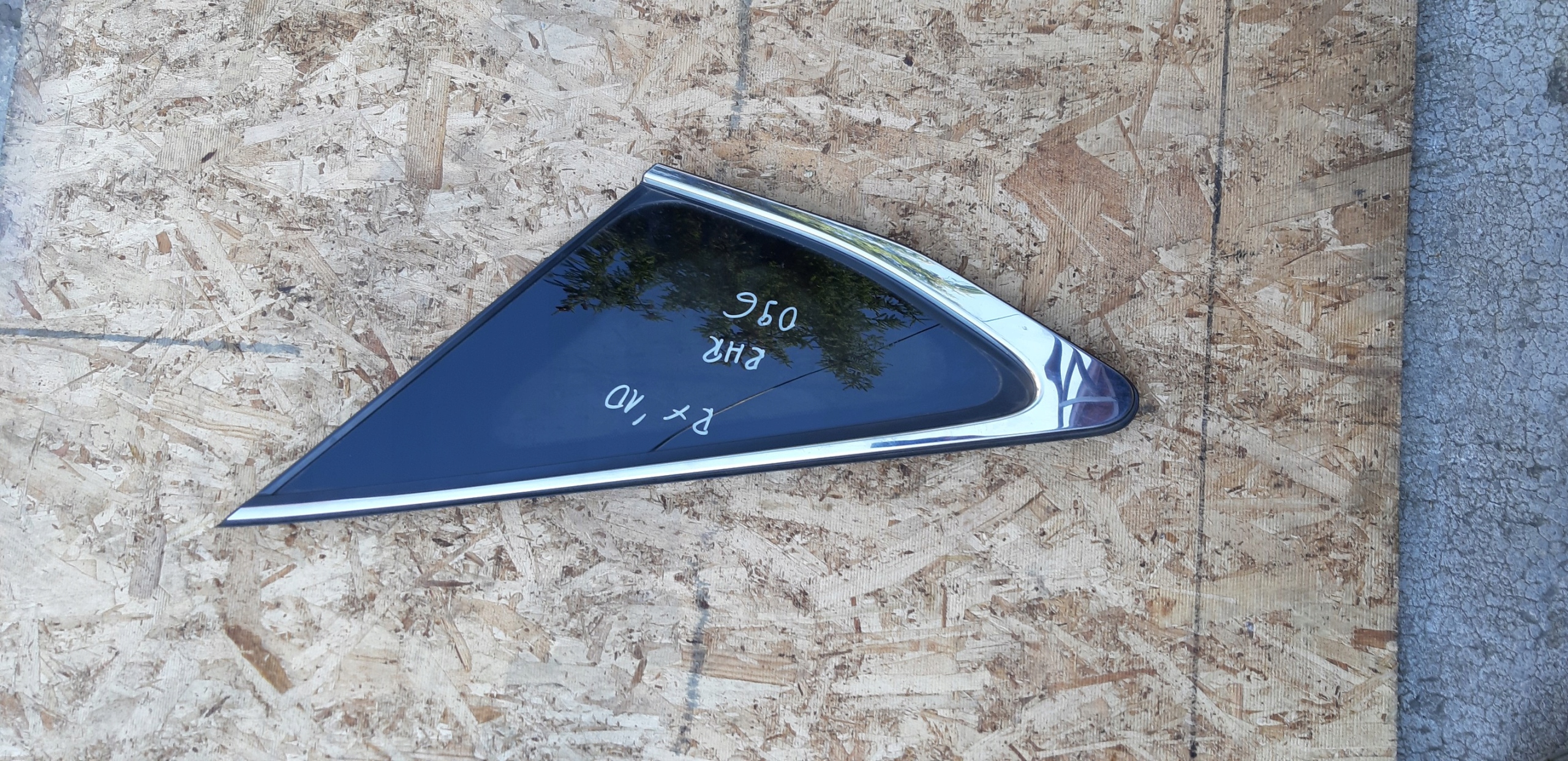 Бічне скло кузова LEXUS RX 350 450h 08-15R