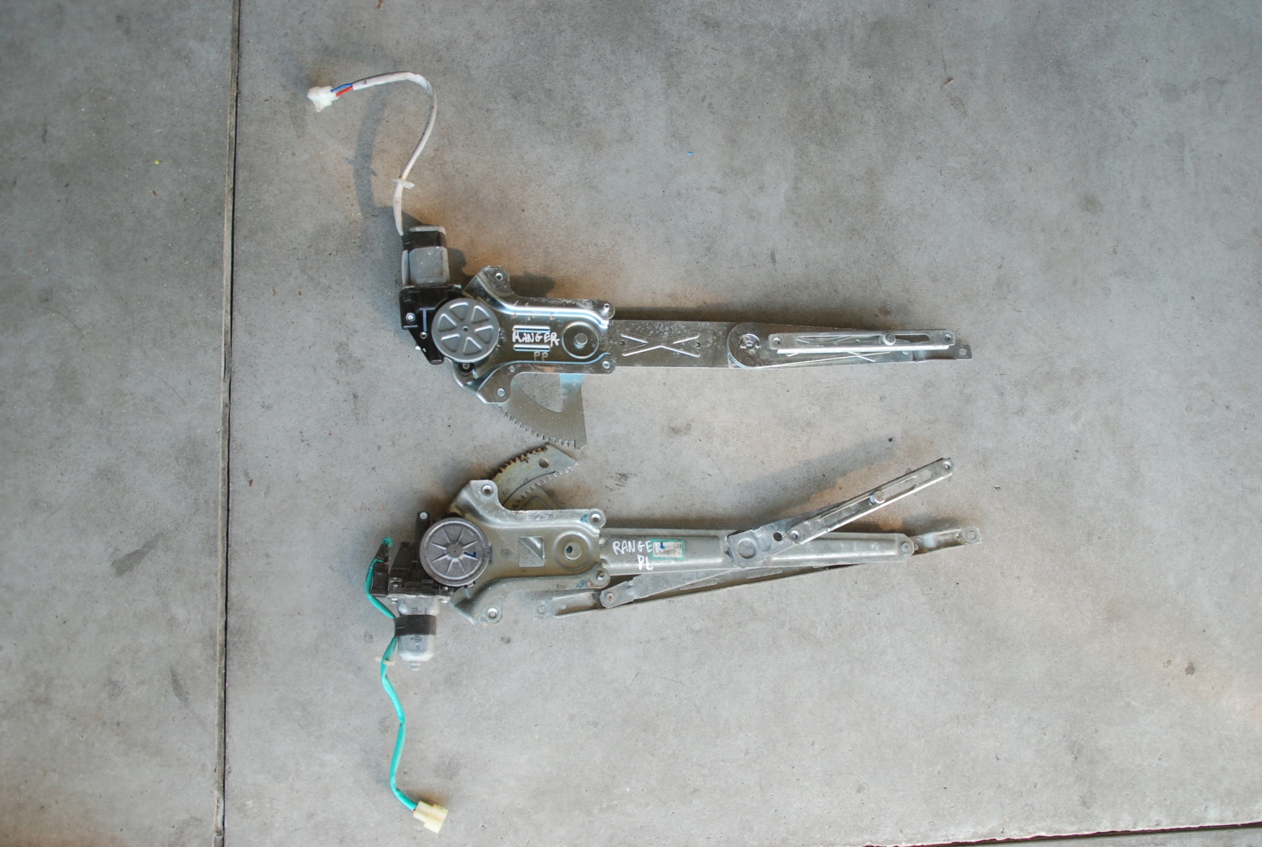 PODNOŚNIK SZYBY L / P PRZÓD FORD RANGER III