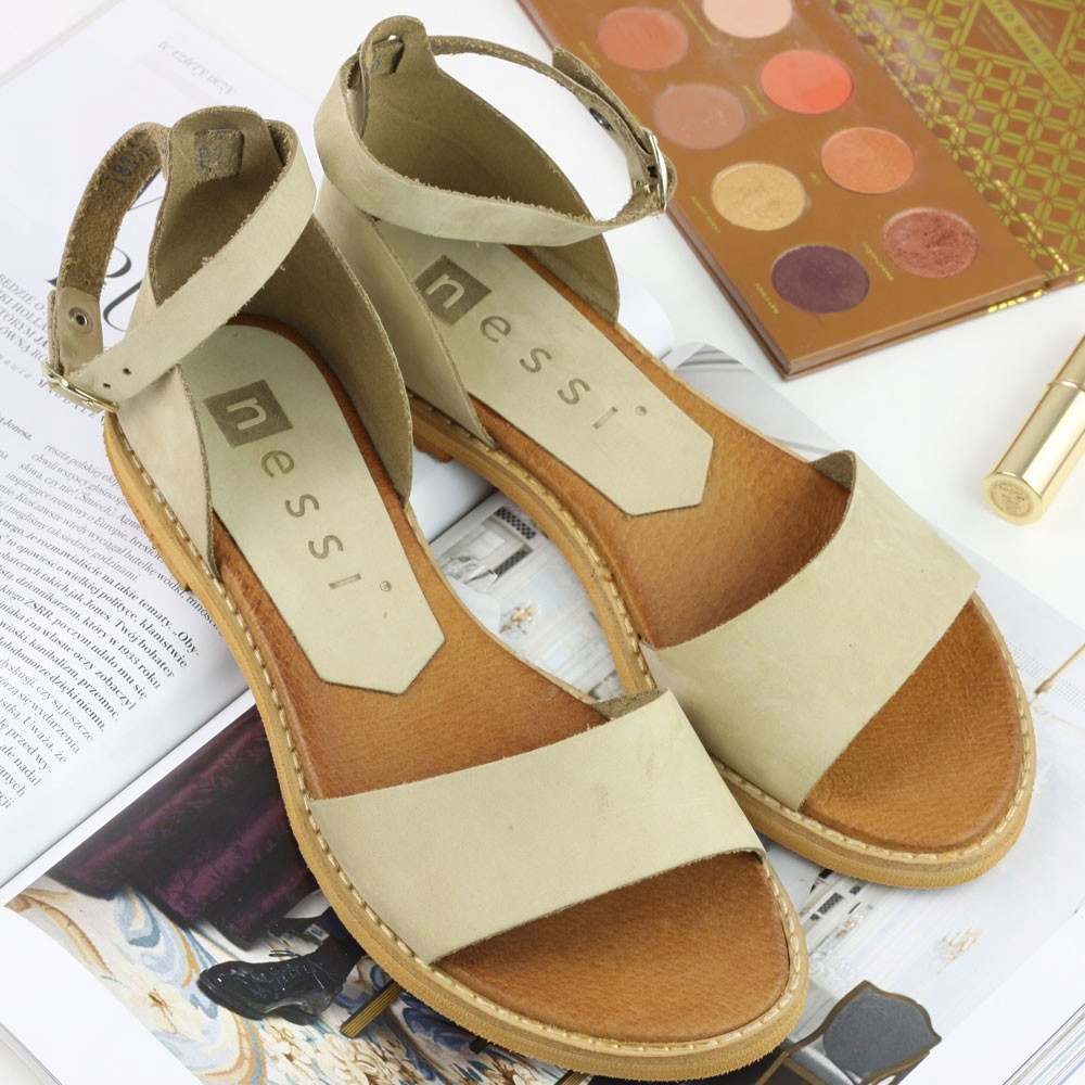 

Beżowe skórzane damskie Sandały Nessi 18382 38