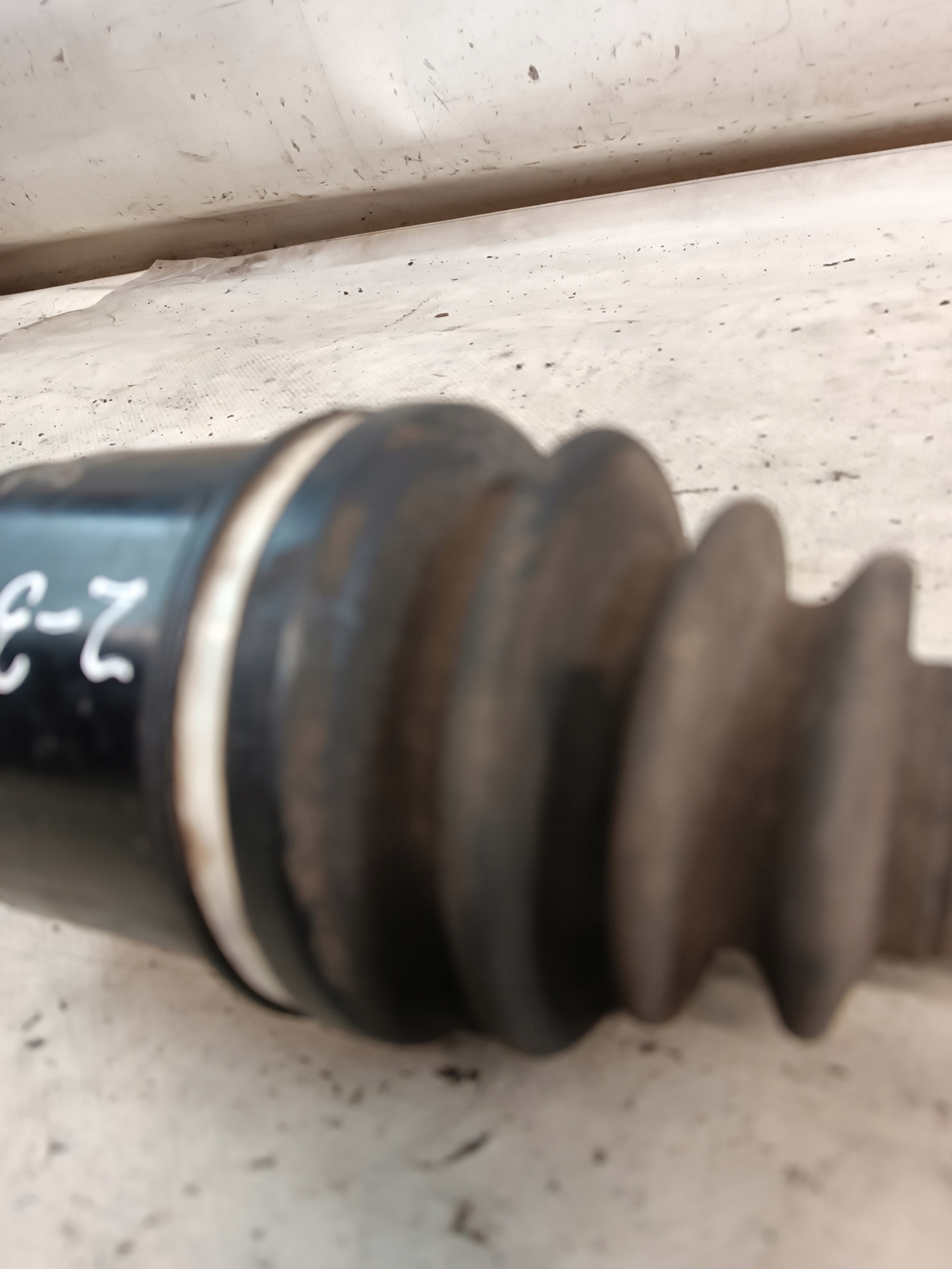 Mazda CX-7 semi-axis left front manual 4X4 2007r 2.3B