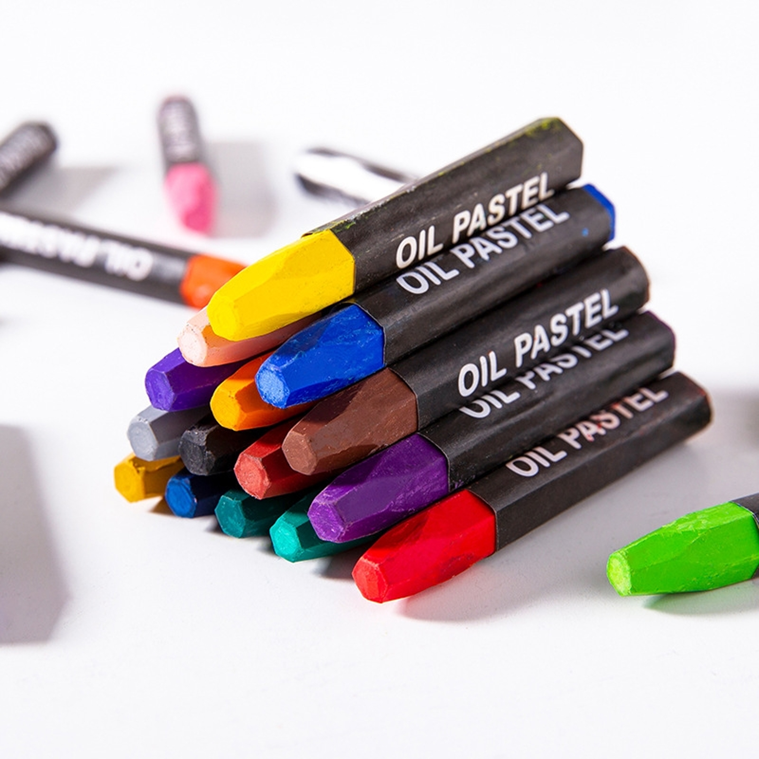 ZESTAW ARTYSTYCZNY DO MALOWANIA KUFEREK NIEBIESKI Bohater brak