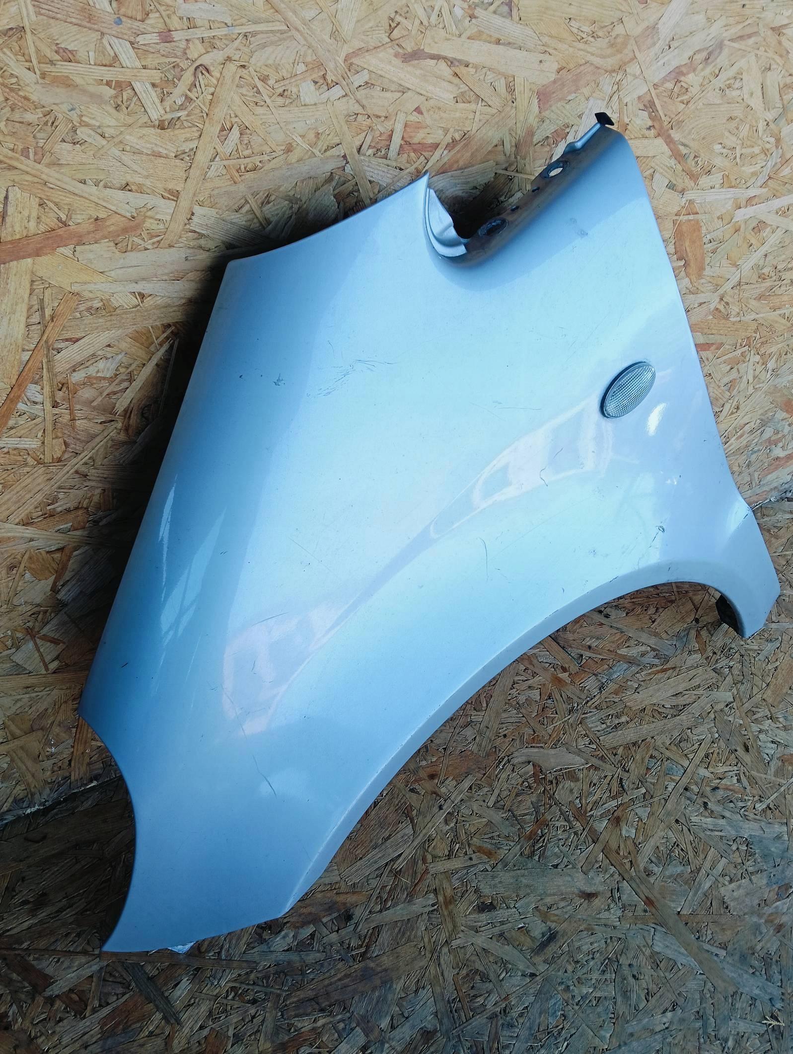 fender left front Mercedes A 170 1688800318 Lak 741