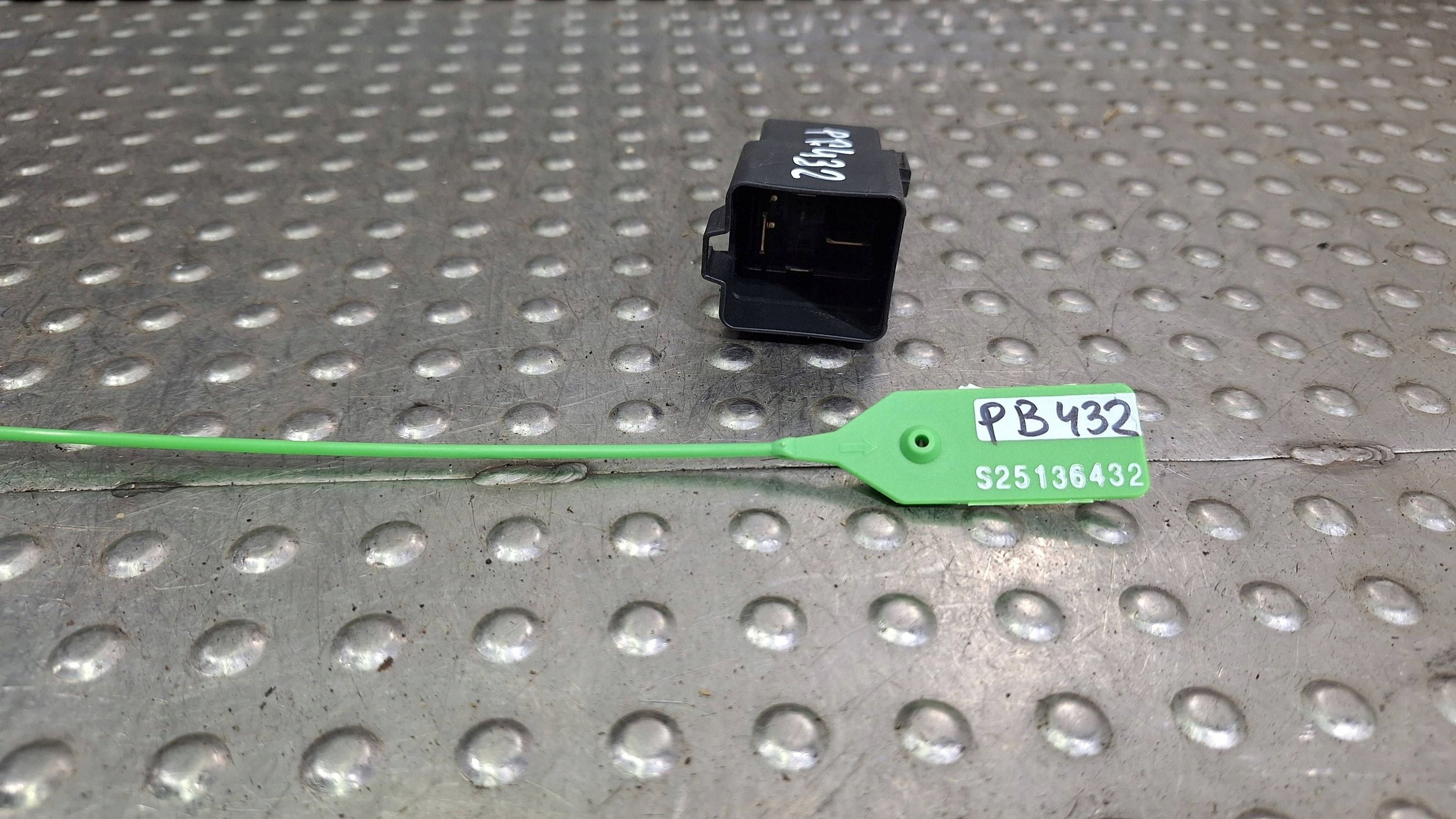 relay control unit ROZRUSZNIKA 9207913 BMW G20 G21 G30