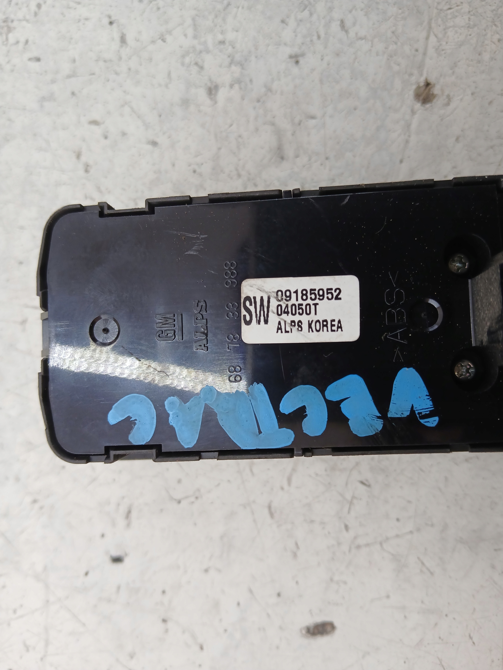 OPEL VECTRA C SIGNUM PANEL okna levý předek 09185952