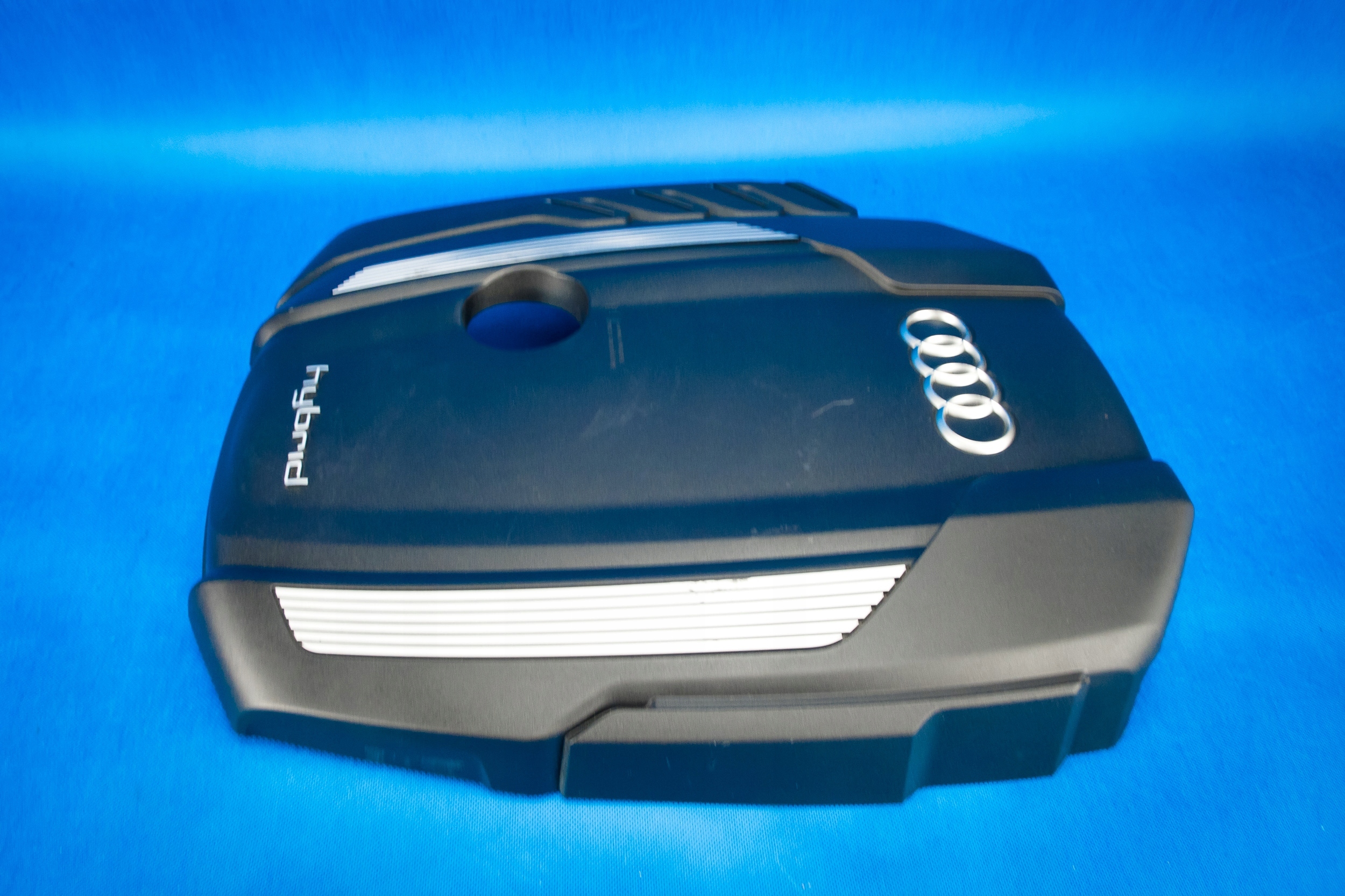 cover for engine Audi A8 4h 06J103925BS Hybrid