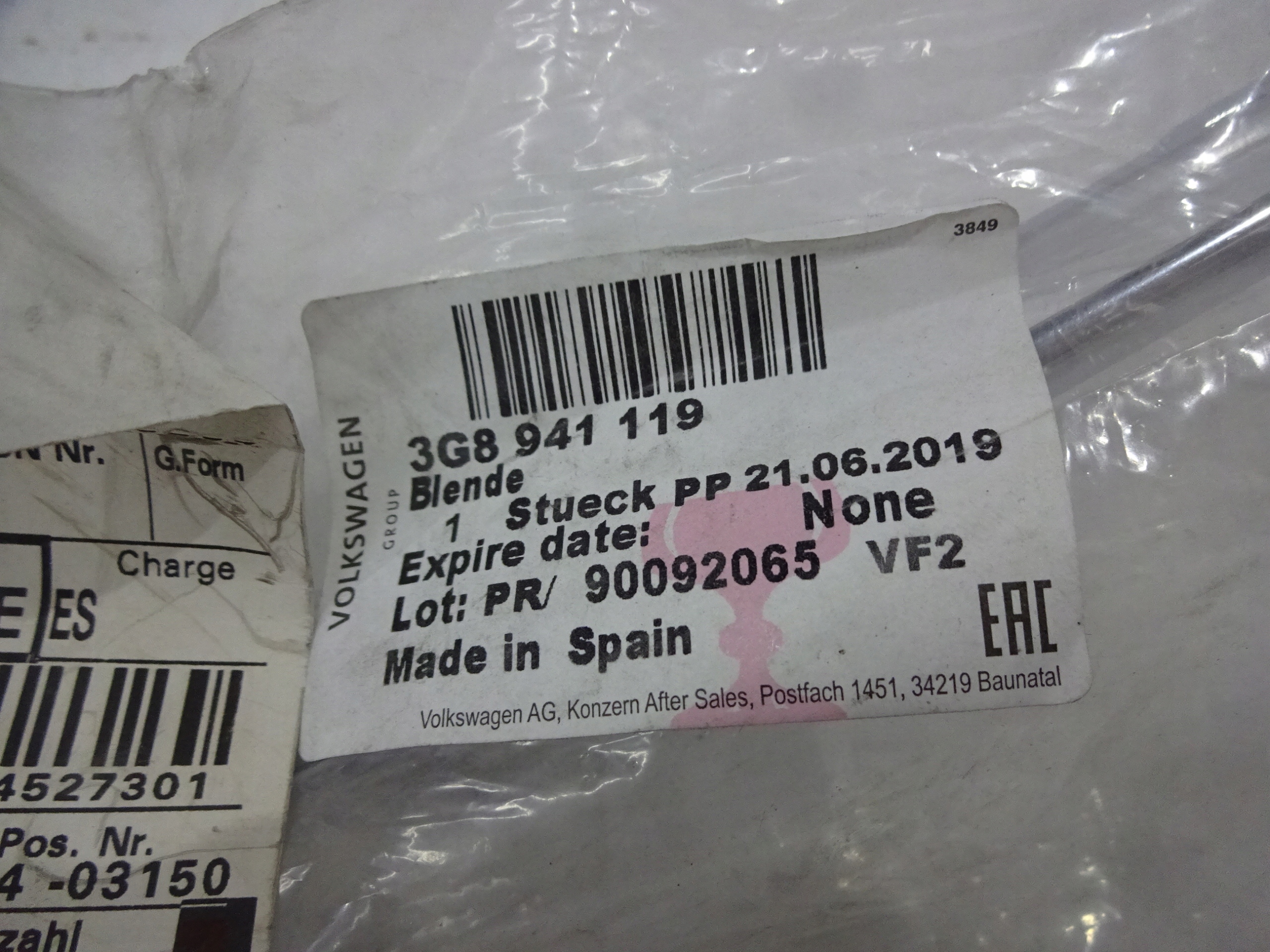 LISTWA CHROM REFLEKTORA LEWA PRZÓD VW ARTEON 17- POZNAŃ Producent części Volkswagen OE