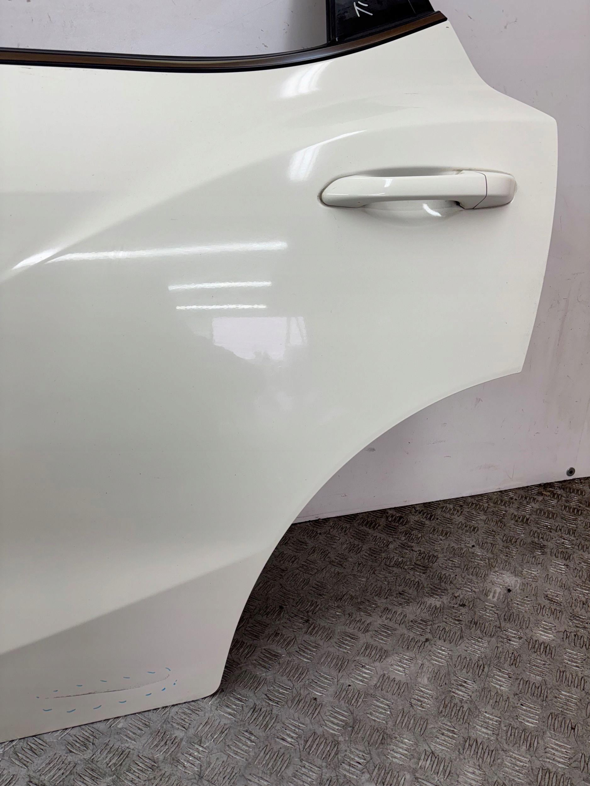 door rear part rear. left SSANGYONG TIVOLI 15