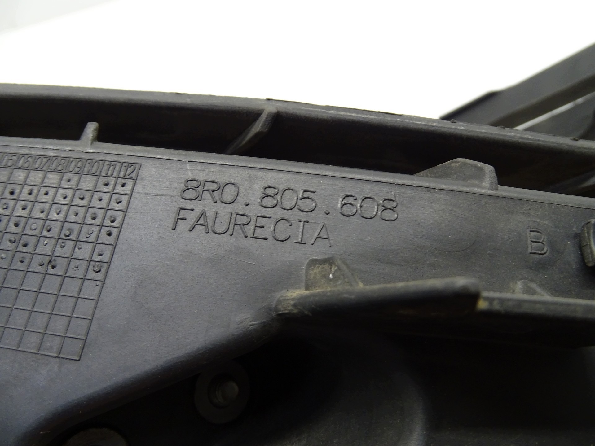 support bracket holder lights right front AUDI Q5 8R 8R0805608