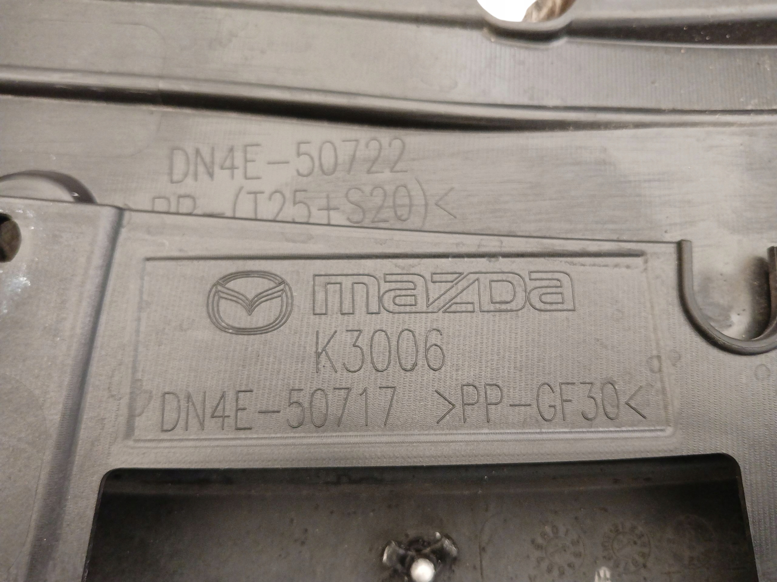 kryt stěny předního NOSEK kapoty MAZDA MX-30 DN4E-50717 DN4E-50722