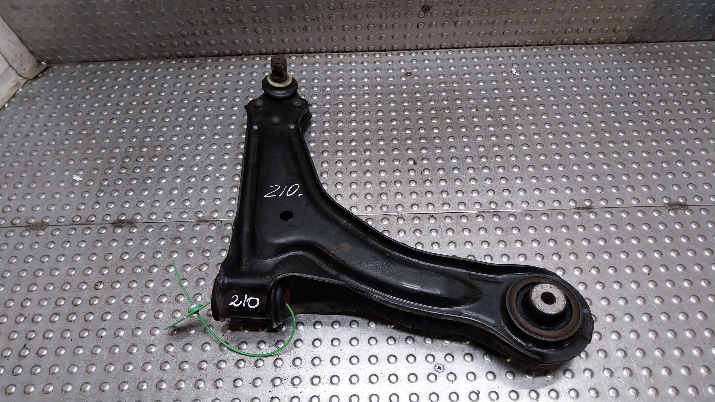arm right front A6383300110 MERCEDES VITO W638 96-03