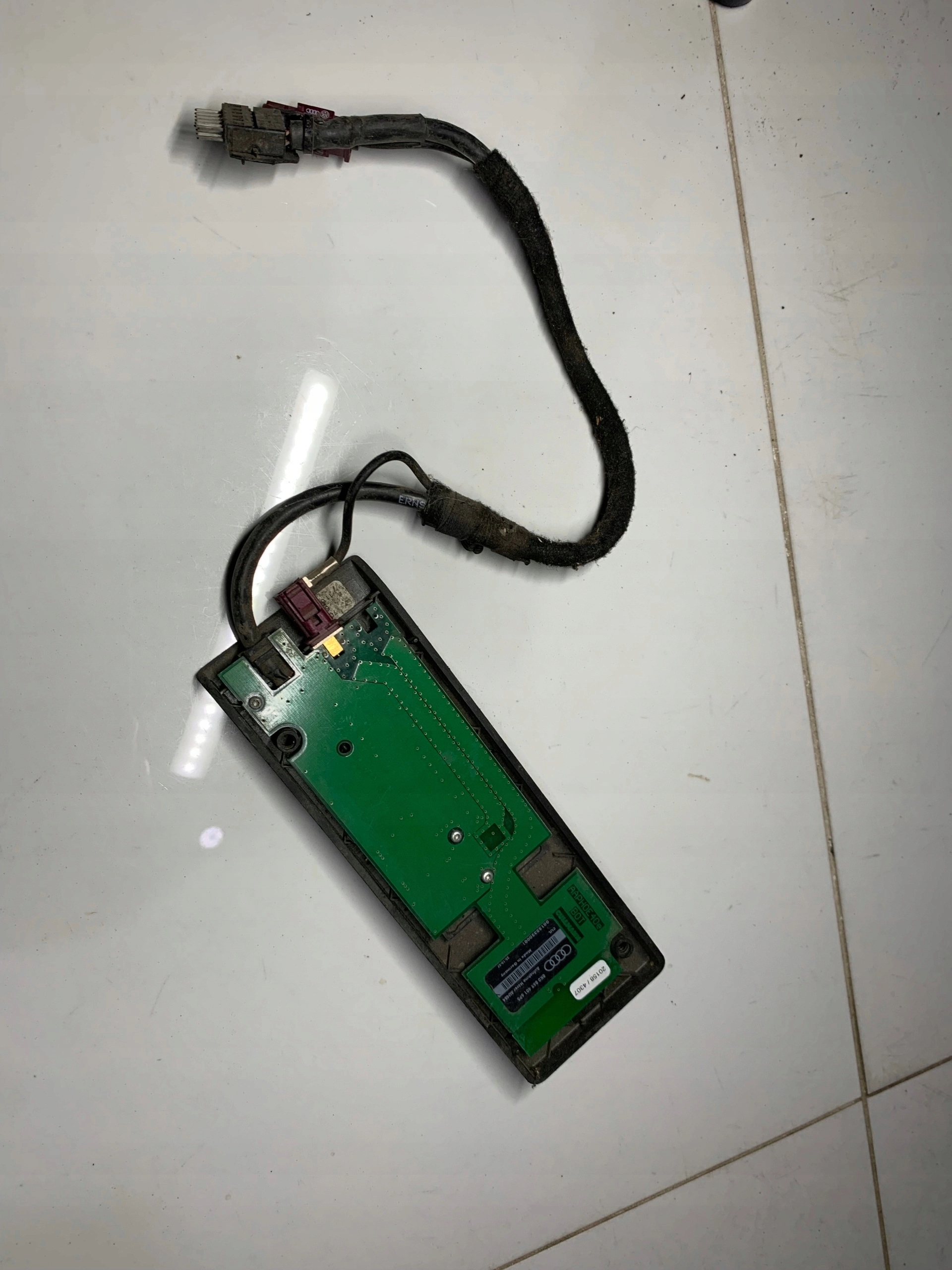 PODSTAWA TELEFONU AUDI A4 B8 8K0862401