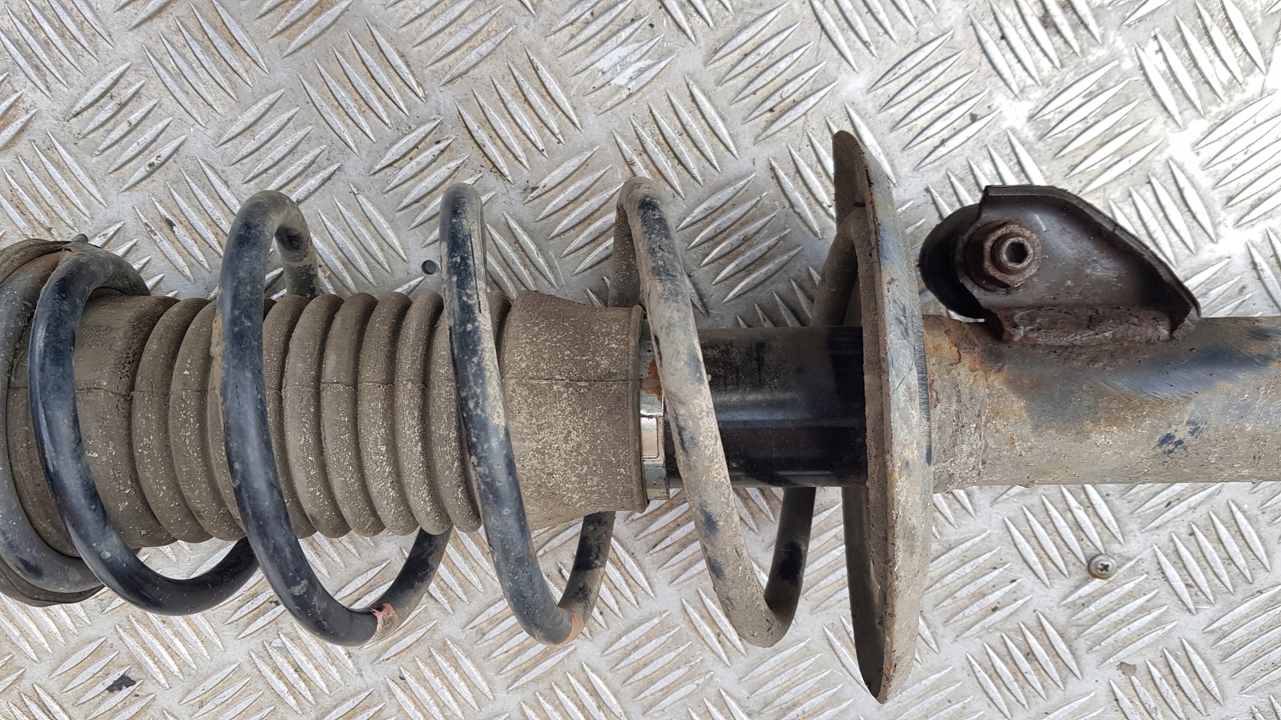 TOYOTA YARIS shock absorber front left right 1.0