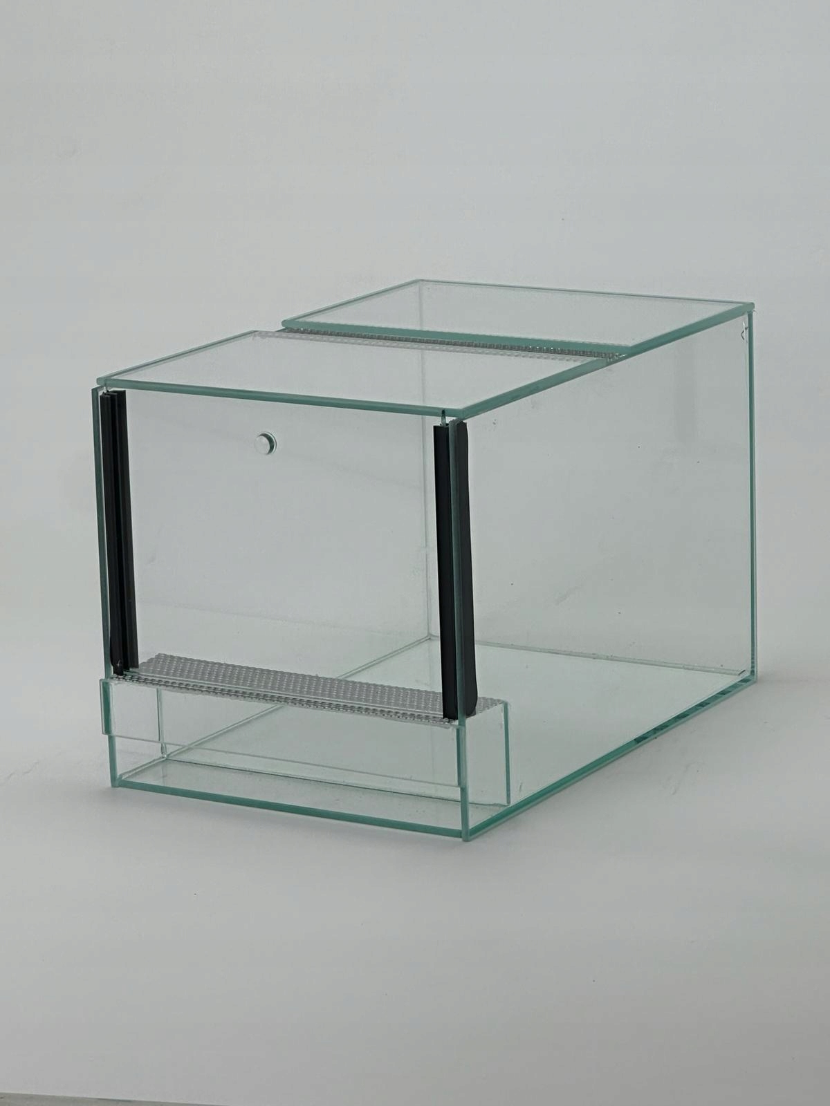 Levně Skleněné terárium s ventilací 20x30x20 – posuvné dveře, 12 litrů