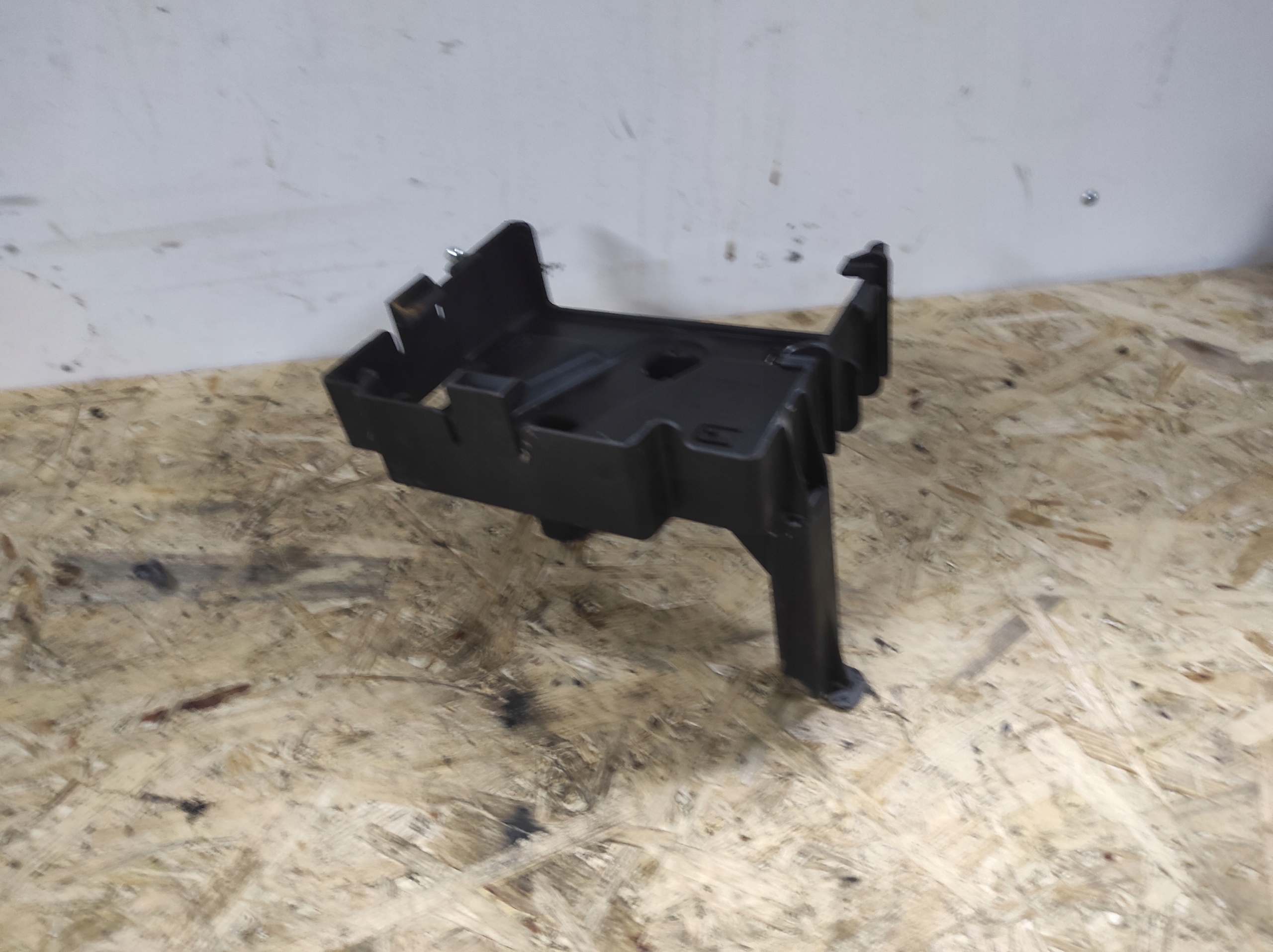 OPEL CORSA E SUPPORT PLAQUE POUR BATTERIE 13440278