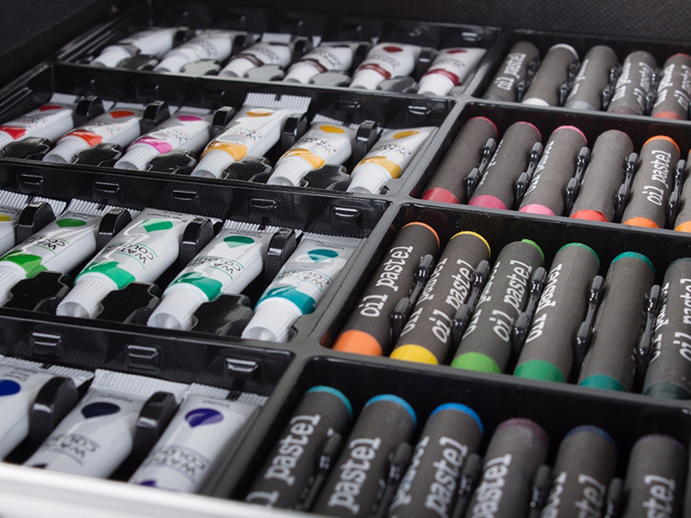 ZESTAW ARTYSTYCZNY DO MALOWANIA W WALIZCE 145 szt Bohater brak