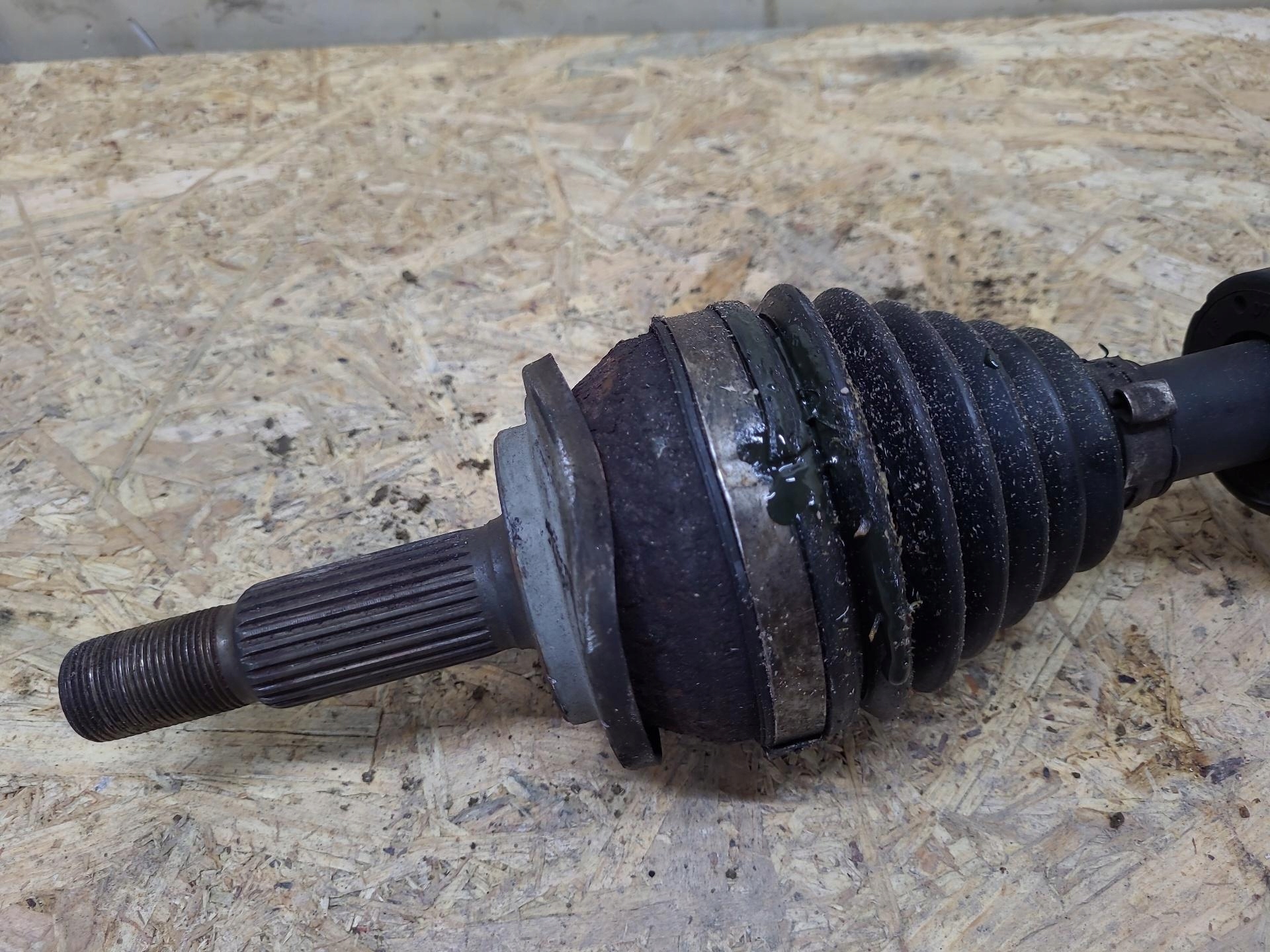 semi-axis front right side Toyota Avensis 3 T270 facelift 2013