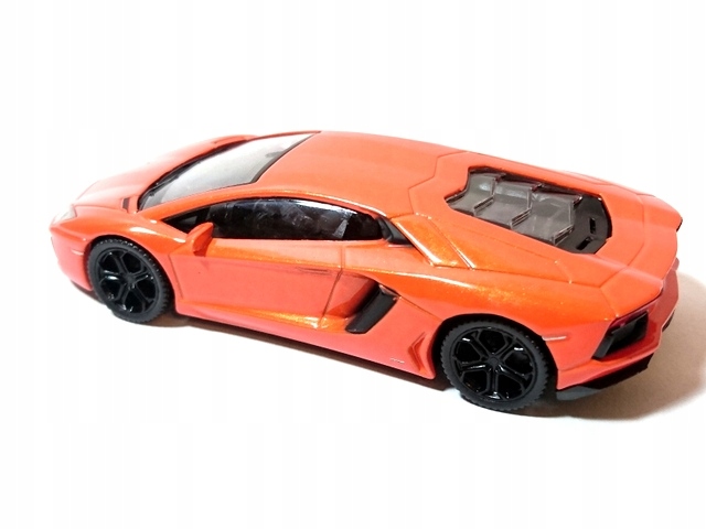 LAMBORGHINI AVENTADOR LP 700-4 MODEL WELLY Marka Welly